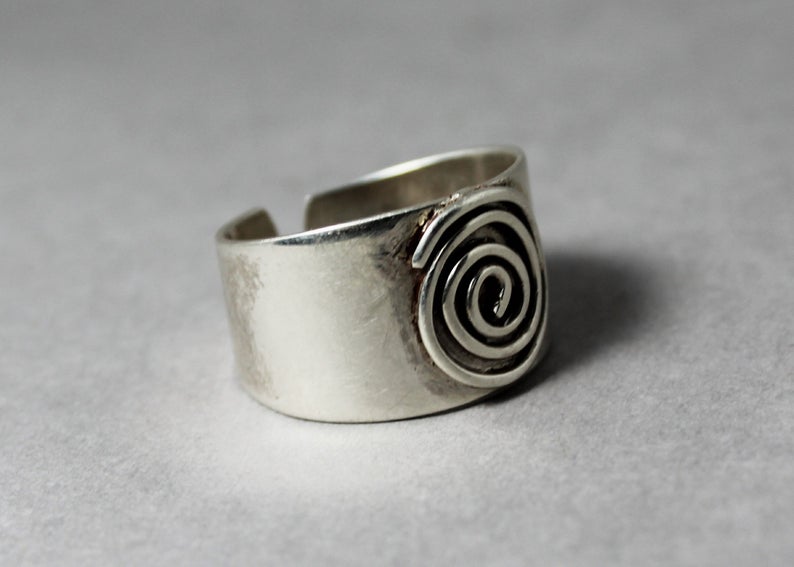 Handgefertigter silberner Spiralring, breiter Bandring, klobiger Ring, 925er Sterlingsilberring