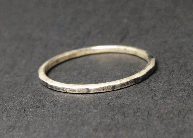 Texturierter Stapelring aus 925er Sterlingsilber, alltagstauglicher schlichter Ring, Schmuck für sie, handgemacht