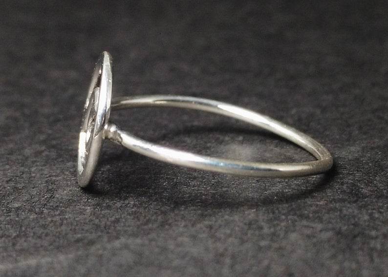Zierlicher Wellenring 925 Sterling Silber Handgemachter Stapelring Silberner Wellenring Feiner Silberring Runder Kreisring