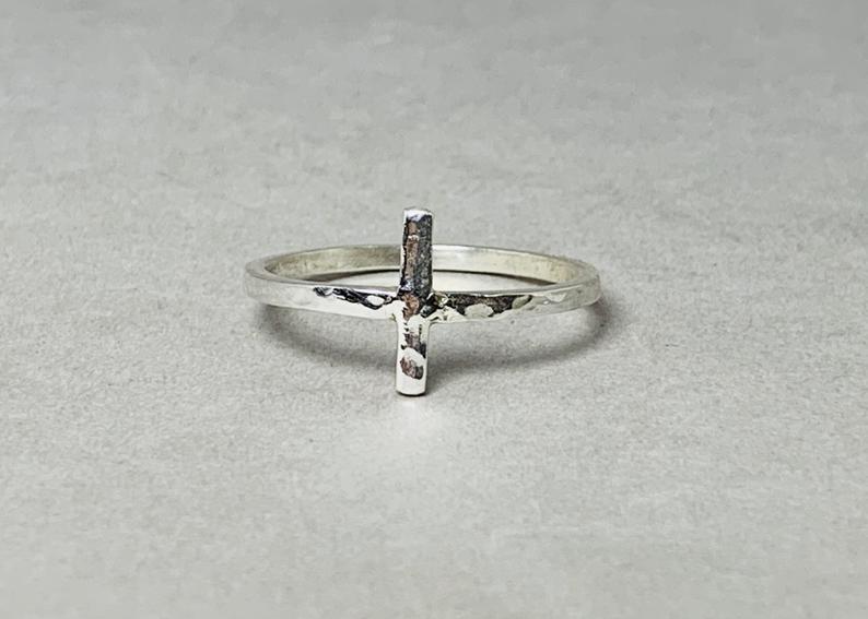 Kreuzring 925 Sterling Silber Kreuz Gehämmerter Ring Stapelring Schmaler Kreuzring Zierlicher Ring Geschenkring
