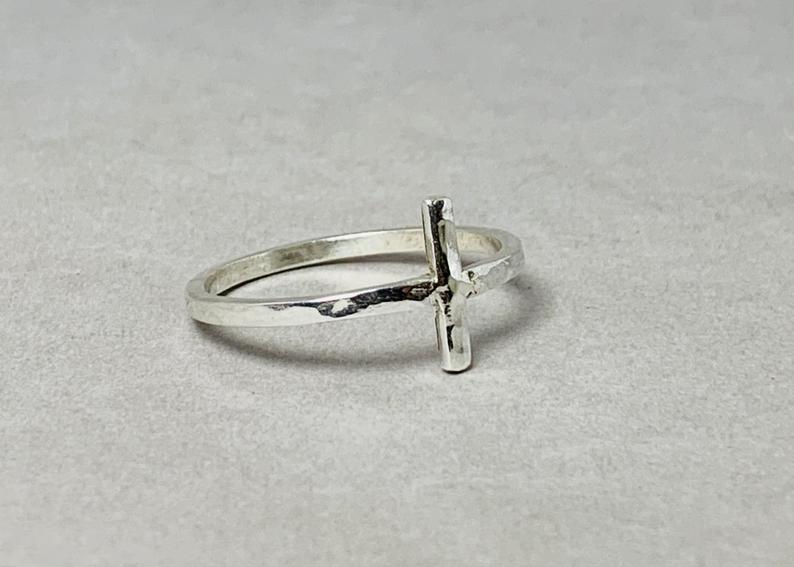 Kreuzring 925 Sterling Silber Kreuz Gehämmerter Ring Stapelring Schmaler Kreuzring Zierlicher Ring Geschenkring