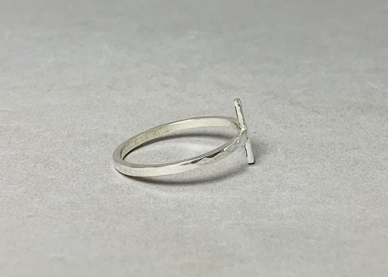 Kreuzring 925 Sterling Silber Kreuz Gehämmerter Ring Stapelring Schmaler Kreuzring Zierlicher Ring Geschenkring