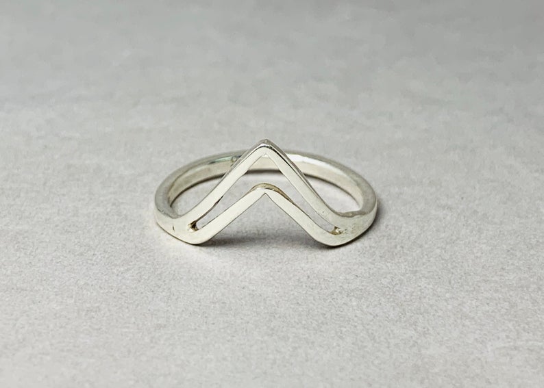 Chevron Ring 925 Sterling Silber Handgemachter zierlicher Ring Filigraner Ring Geschenkring Doppel-V-Form Ring Damenring