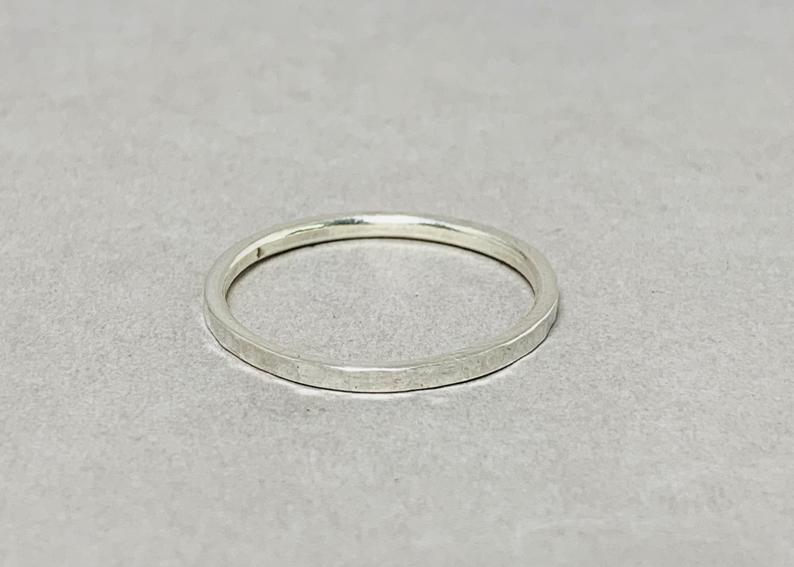 Gehämmerter Silberner Dünner Stapelring Bandring 925 Sterling Silber Handgemachter Texturierter Ring