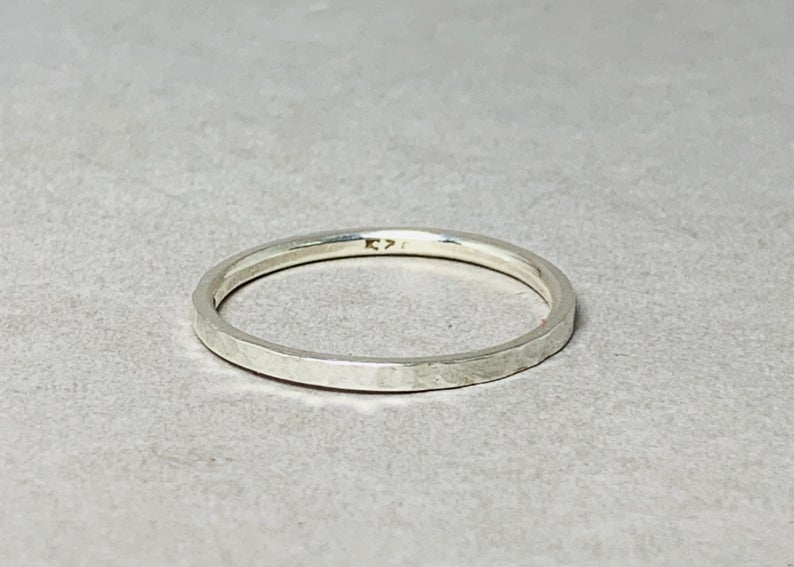 Gehämmerter Silberner Dünner Stapelring Bandring 925 Sterling Silber Handgemachter Texturierter Ring