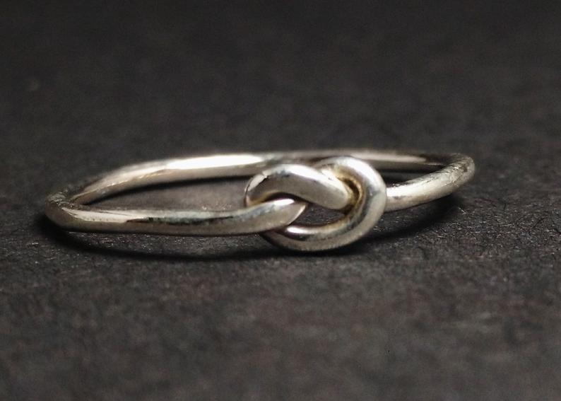 Handgefertigter Knotenring 925 Sterling Silber Minimalistischer Stapelring Zierlicher Boho-Ring Geschenkring