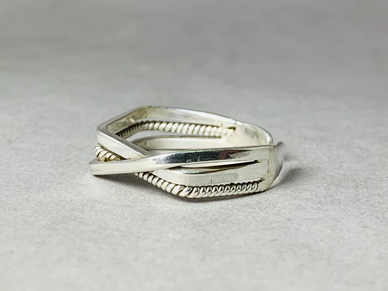 Silberner Bandring 925 Sterling Silber Gedrehter Band Handgemachter Silberner Damenring Einzigartiger Ring Geschenkring