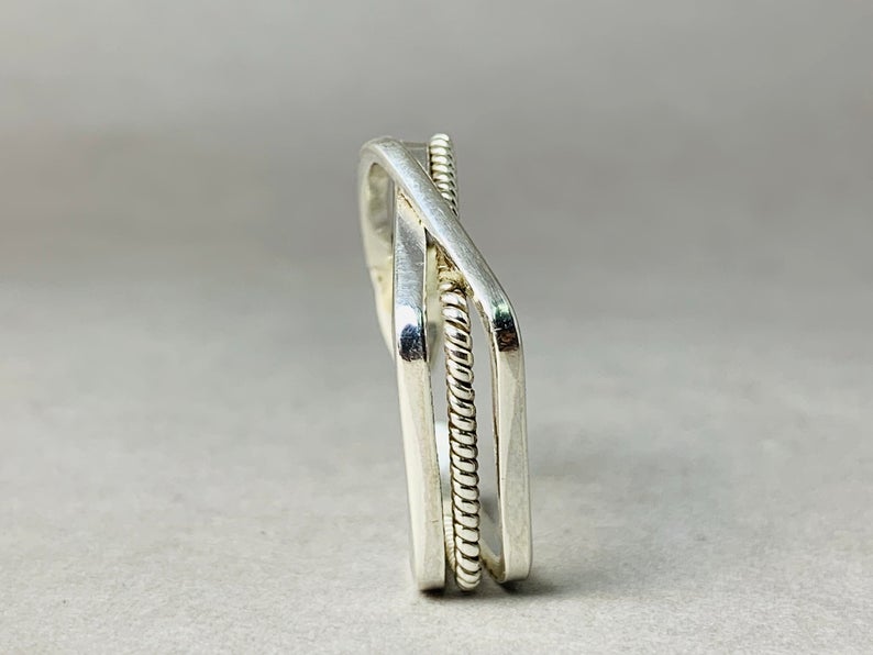 Silberner Bandring 925 Sterling Silber Gedrehter Band Handgemachter Silberner Damenring Einzigartiger Ring Geschenkring