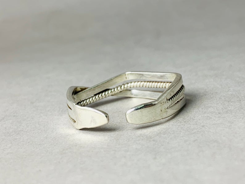 Silberner Bandring 925 Sterling Silber Gedrehter Band Handgemachter Silberner Damenring Einzigartiger Ring Geschenkring