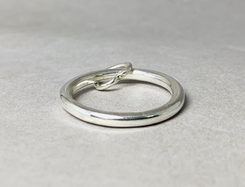 Herz Band Ring 925er Silberring Handgemachter zierlicher Herzring Minimalistischer trendiger Herzring Stapelring