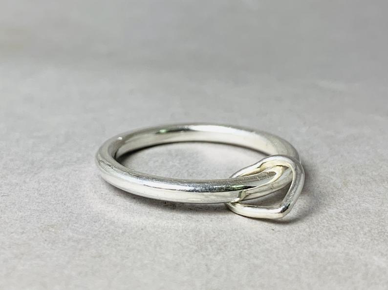 Herz Band Ring 925er Silberring Handgemachter zierlicher Herzring Minimalistischer trendiger Herzring Stapelring