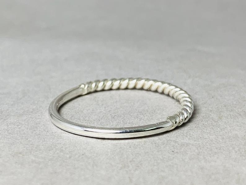 Halber Twist Ring 925 Sterling Silber Einzigartiger handgemachter Ring Boho Stacking Ring Bandring Halbrunder Ring Geschenkring