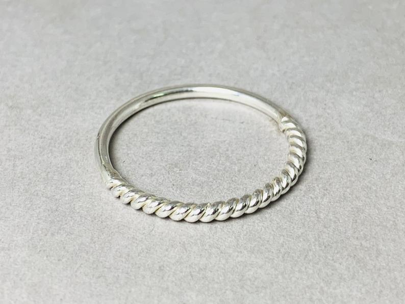Halber Twist Ring 925 Sterling Silber Einzigartiger handgemachter Ring Boho Stacking Ring Bandring Halbrunder Ring Geschenkring