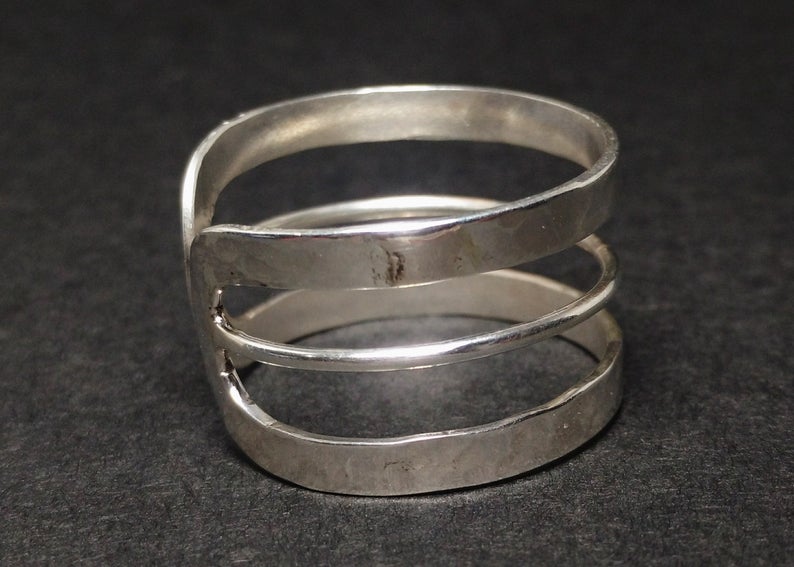 Gehämmerter Ring Breiter Bandring Verstellbarer Ring Silberband Statement-Ring Handgefertigter Ring Geschenkring