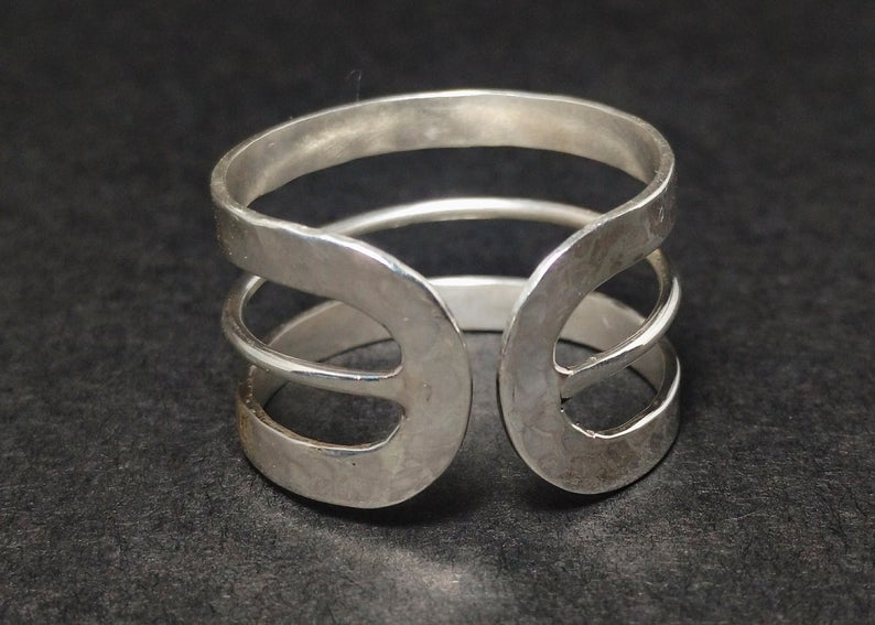 Gehämmerter Ring Breiter Bandring Verstellbarer Ring Silberband Statement-Ring Handgefertigter Ring Geschenkring