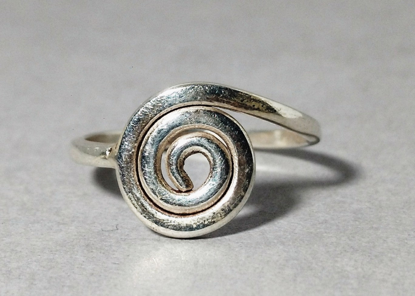 Spiralring Alltagsring für Frauen Einzigartiger Boho-Ring Silber Handgefertigter Ring Geschenkring