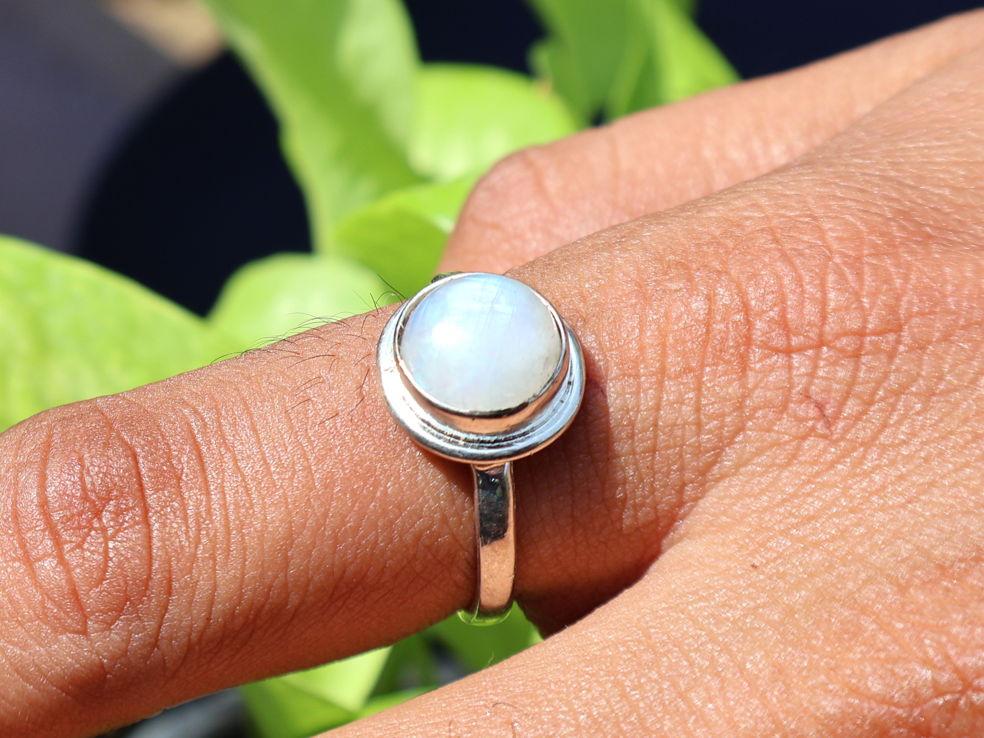 Runder Regenbogen Mondstein Ring 925 Sterling Silber Damen Ring Blauer Feuer Ring Geburtsstein Edelstein Ring Geschenk für Sie Stapelring