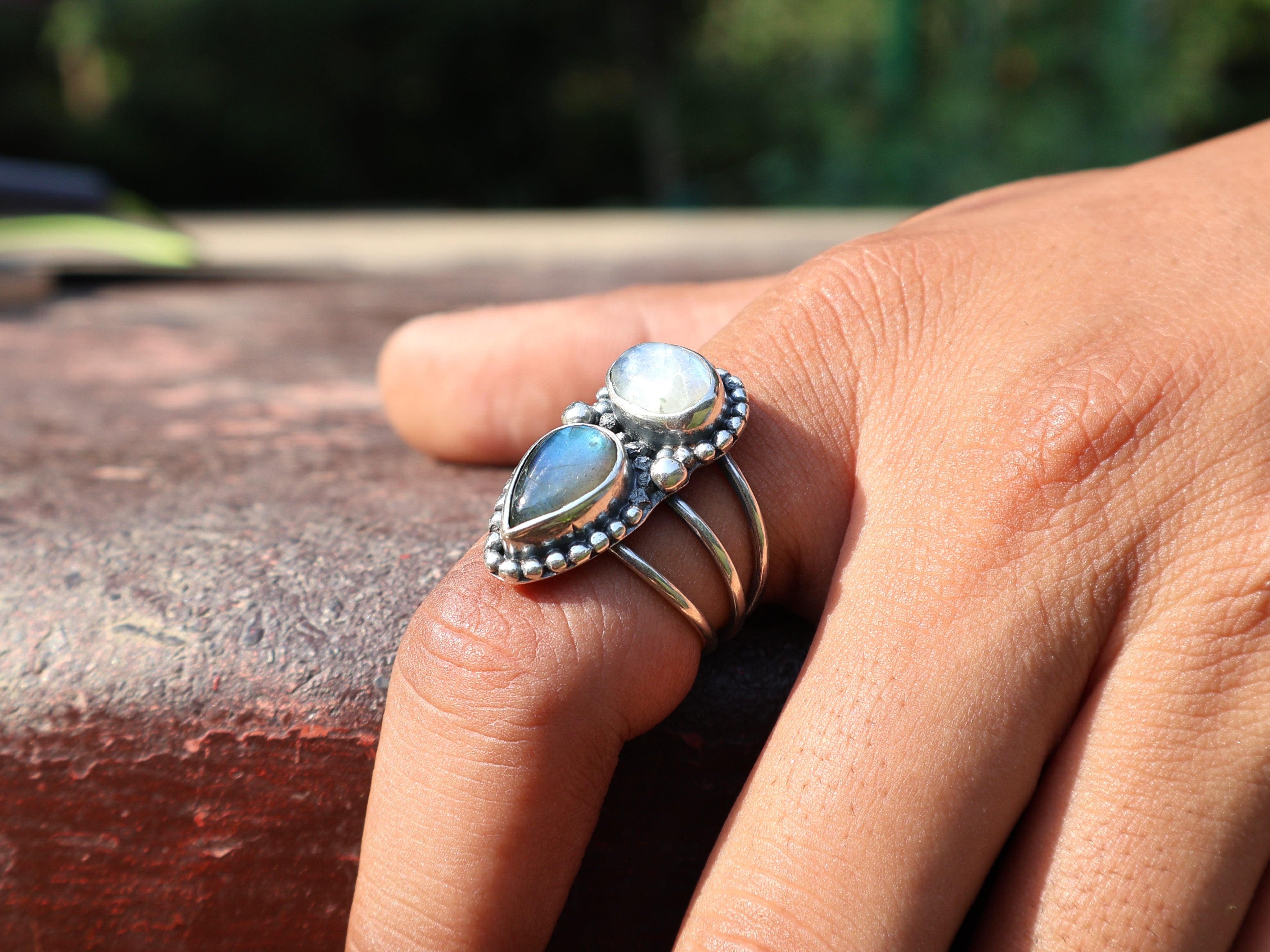 Labradorit- und Regenbogenmondstein-Ring 925 Sterling Silber Ring Handgefertigter Statement-Ring Tropfen & Ovale Form Edelstein Doppelstein Ring Geschenk für Sie