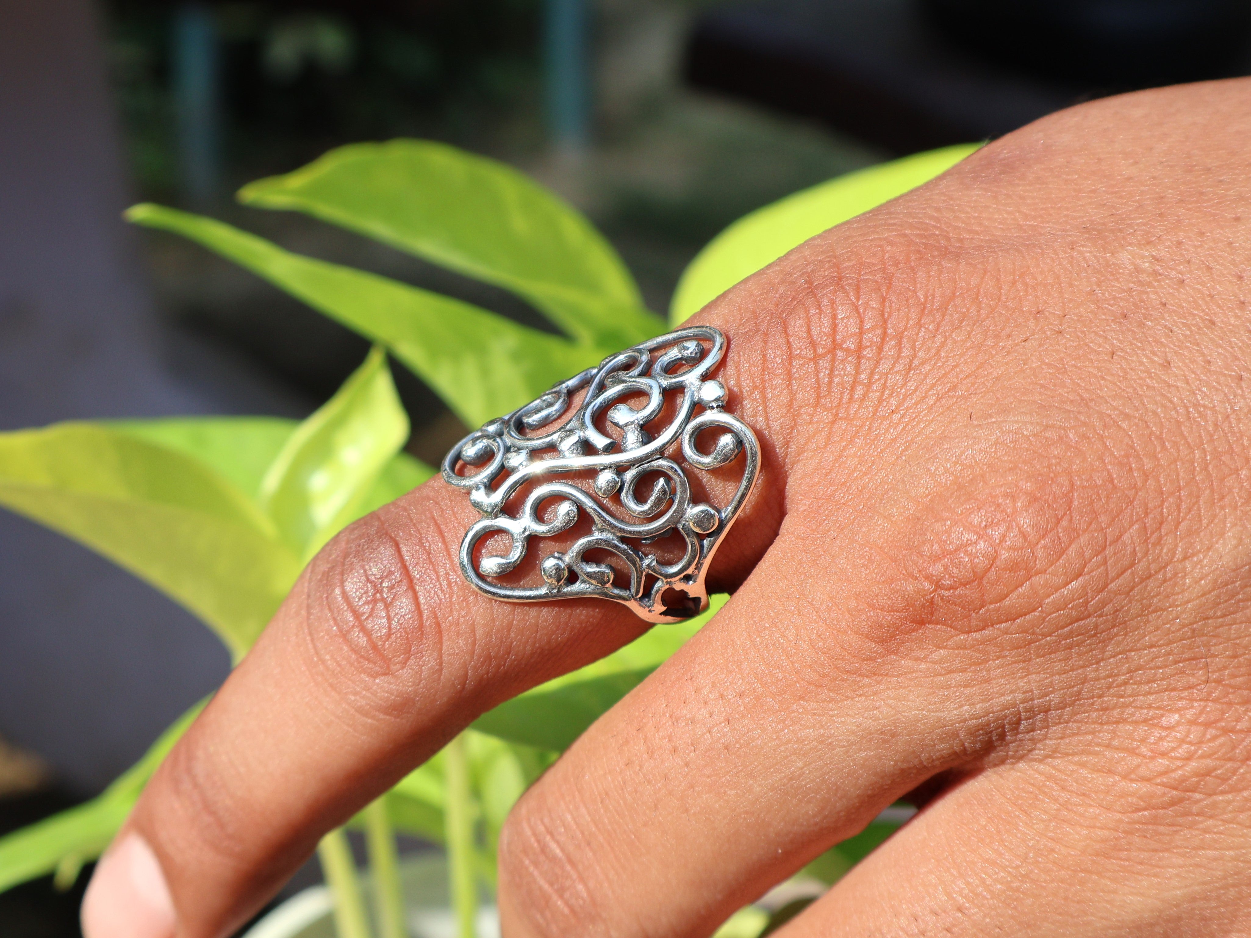 Handgemachter Bandring 925er massiver Sterlingsilberring Einzigartiger Designring Alltagsring Geschenk für sie