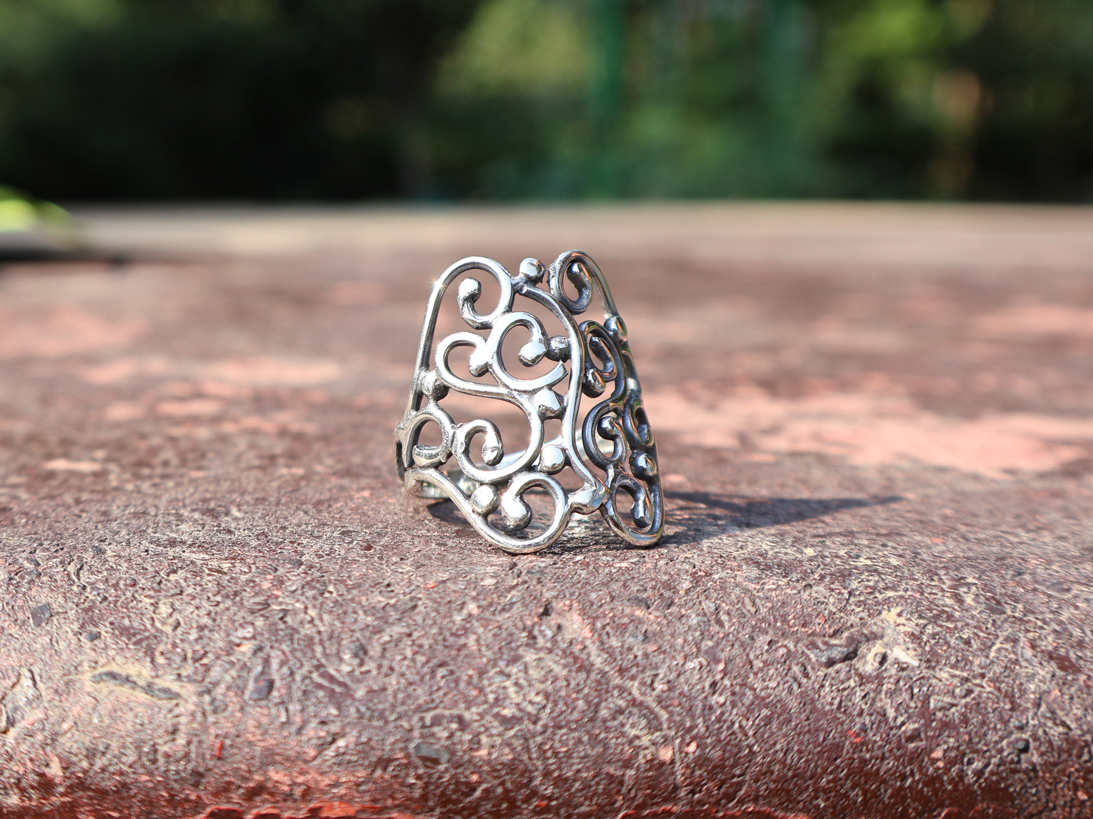 Handgemachter Bandring 925er massiver Sterlingsilberring Einzigartiger Designring Alltagsring Geschenk für sie