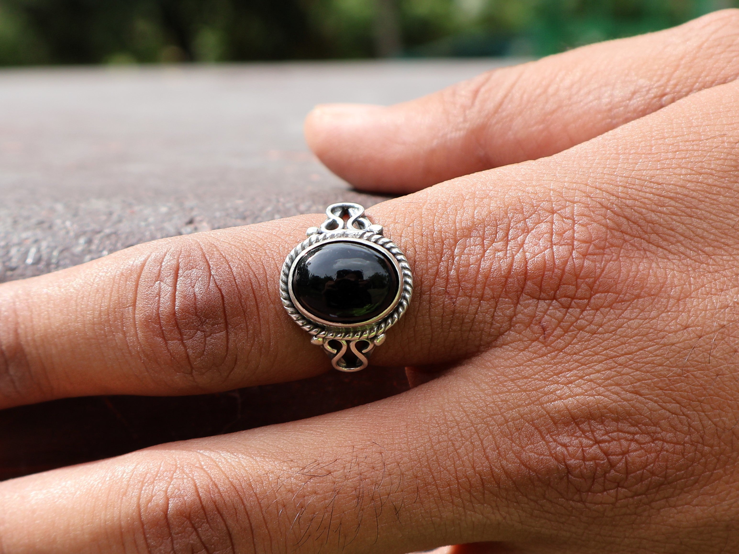 Ring aus 925er Sterlingsilber mit schwarzem Onyx, Edelsteinring, handgemachter ovaler Onyx-Cabochon-Ring, zierlicher Ring, Geschenk für sie