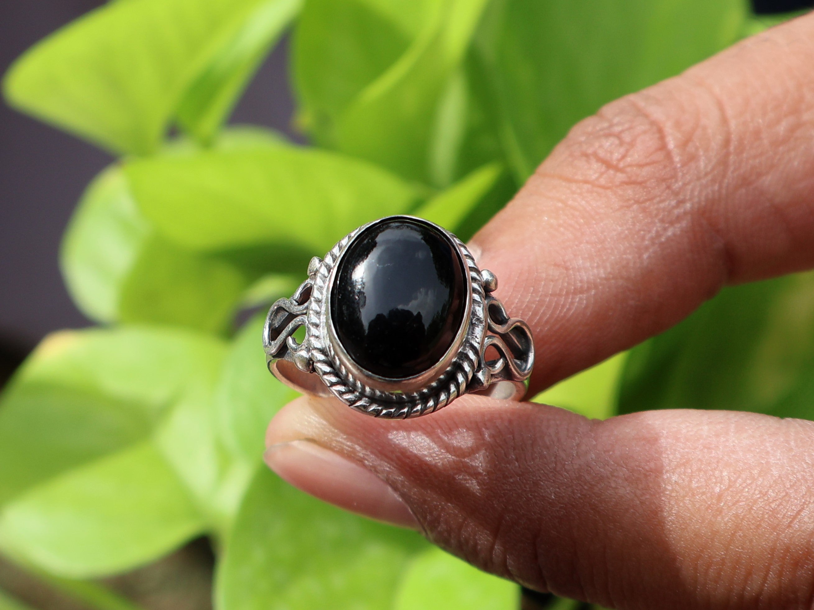 Ring aus 925er Sterlingsilber mit schwarzem Onyx, Edelsteinring, handgemachter ovaler Onyx-Cabochon-Ring, zierlicher Ring, Geschenk für sie