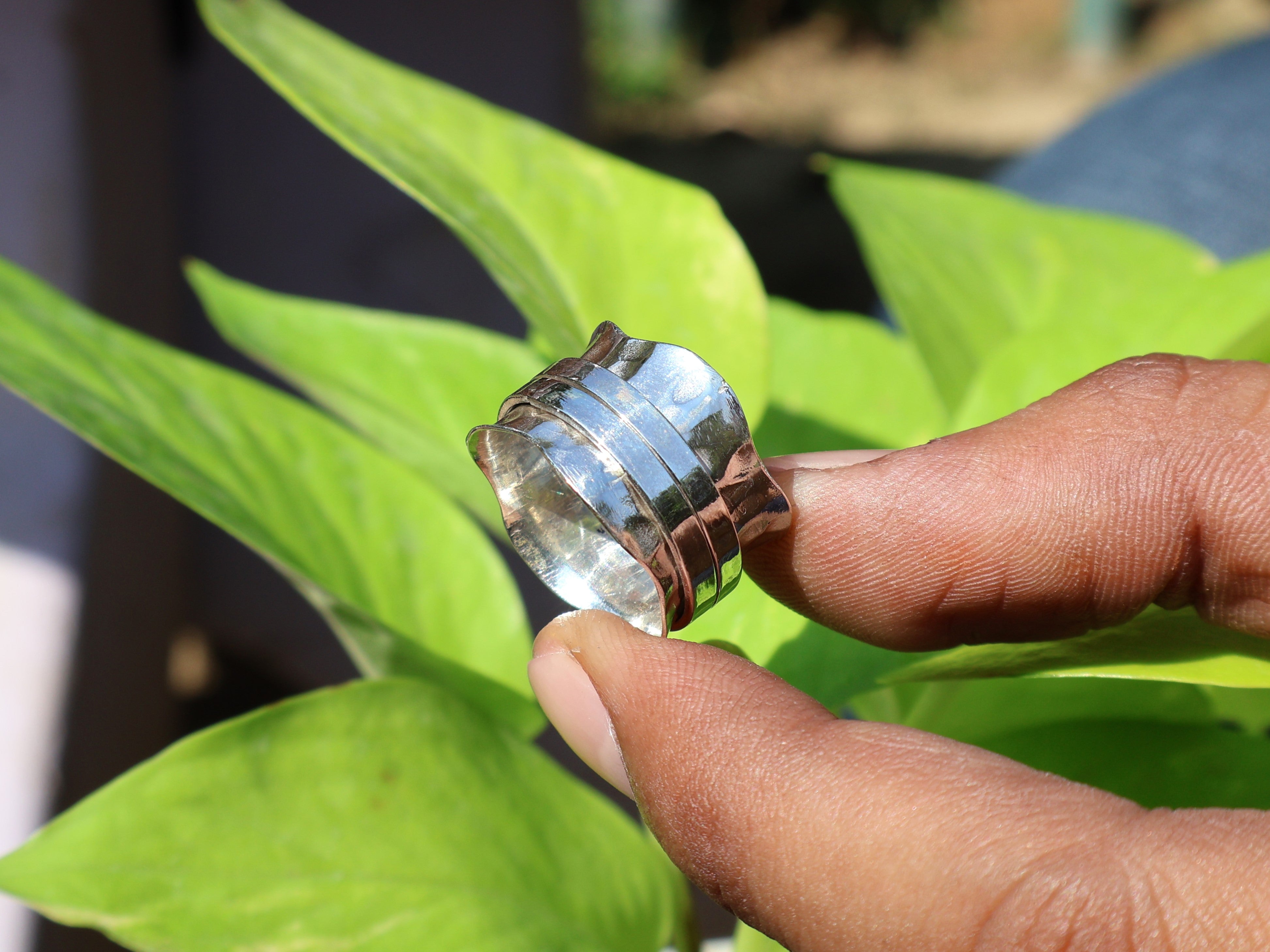 Gehämmerter Bandring aus 925er massivem Sterlingsilber, handgefertigter, einzigartiger Bandring, zarter Ring, Geschenk für Sie