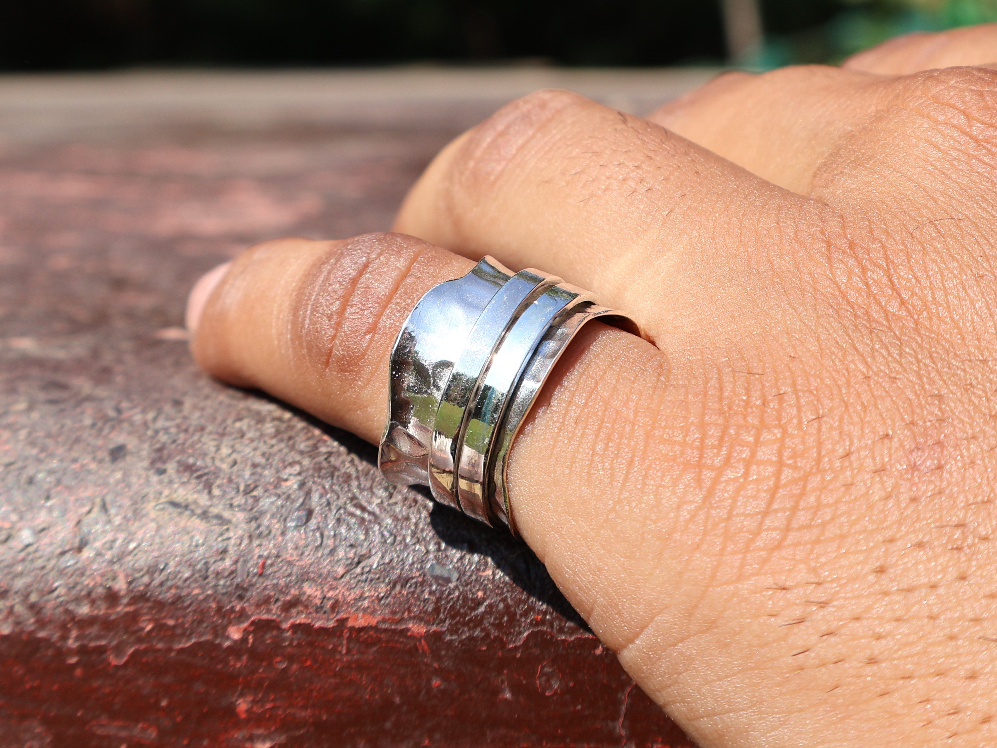 Gehämmerter Bandring aus 925er massivem Sterlingsilber, handgefertigter, einzigartiger Bandring, zarter Ring, Geschenk für Sie