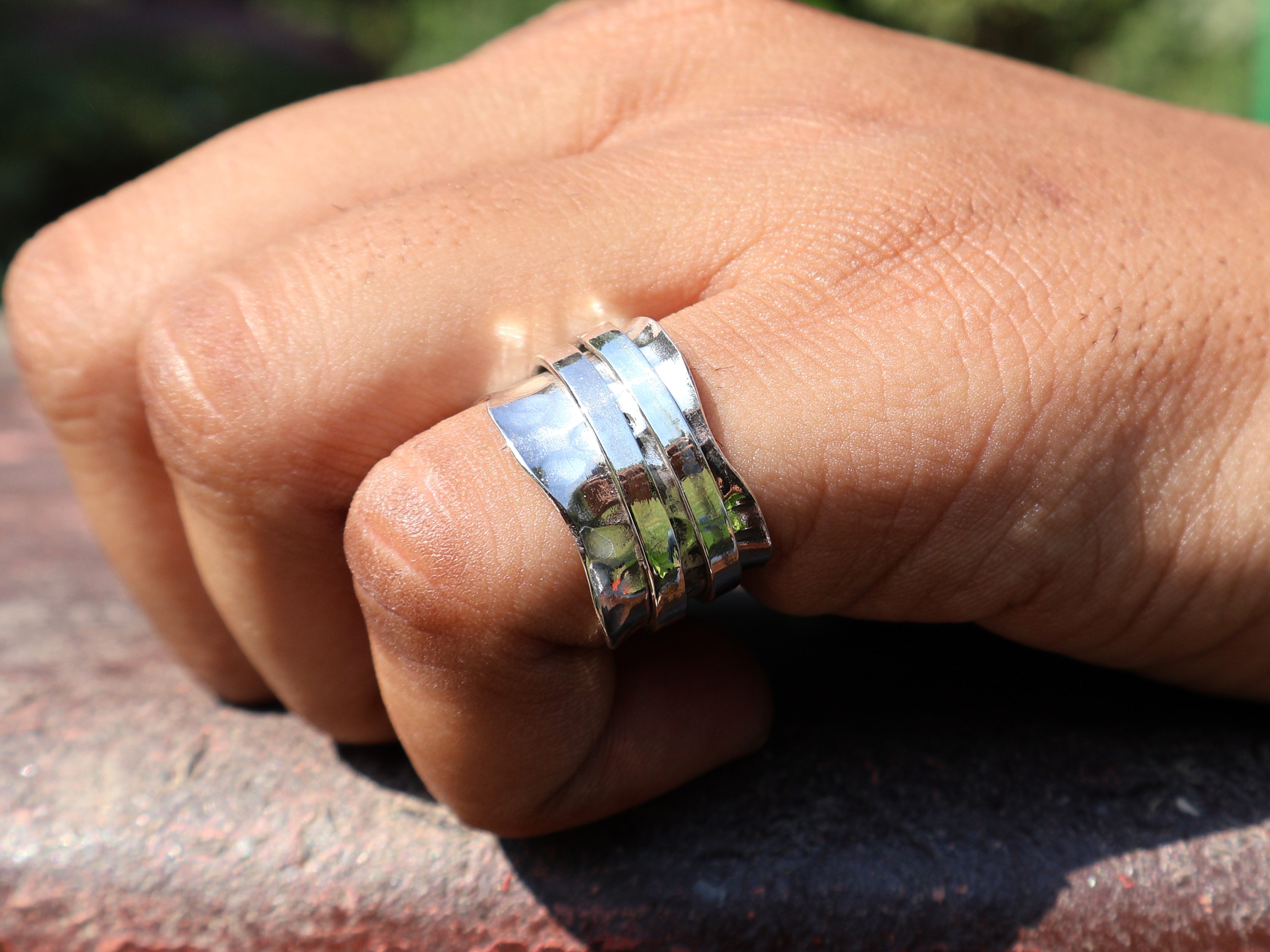 Gehämmerter Bandring aus 925er massivem Sterlingsilber, handgefertigter, einzigartiger Bandring, zarter Ring, Geschenk für Sie