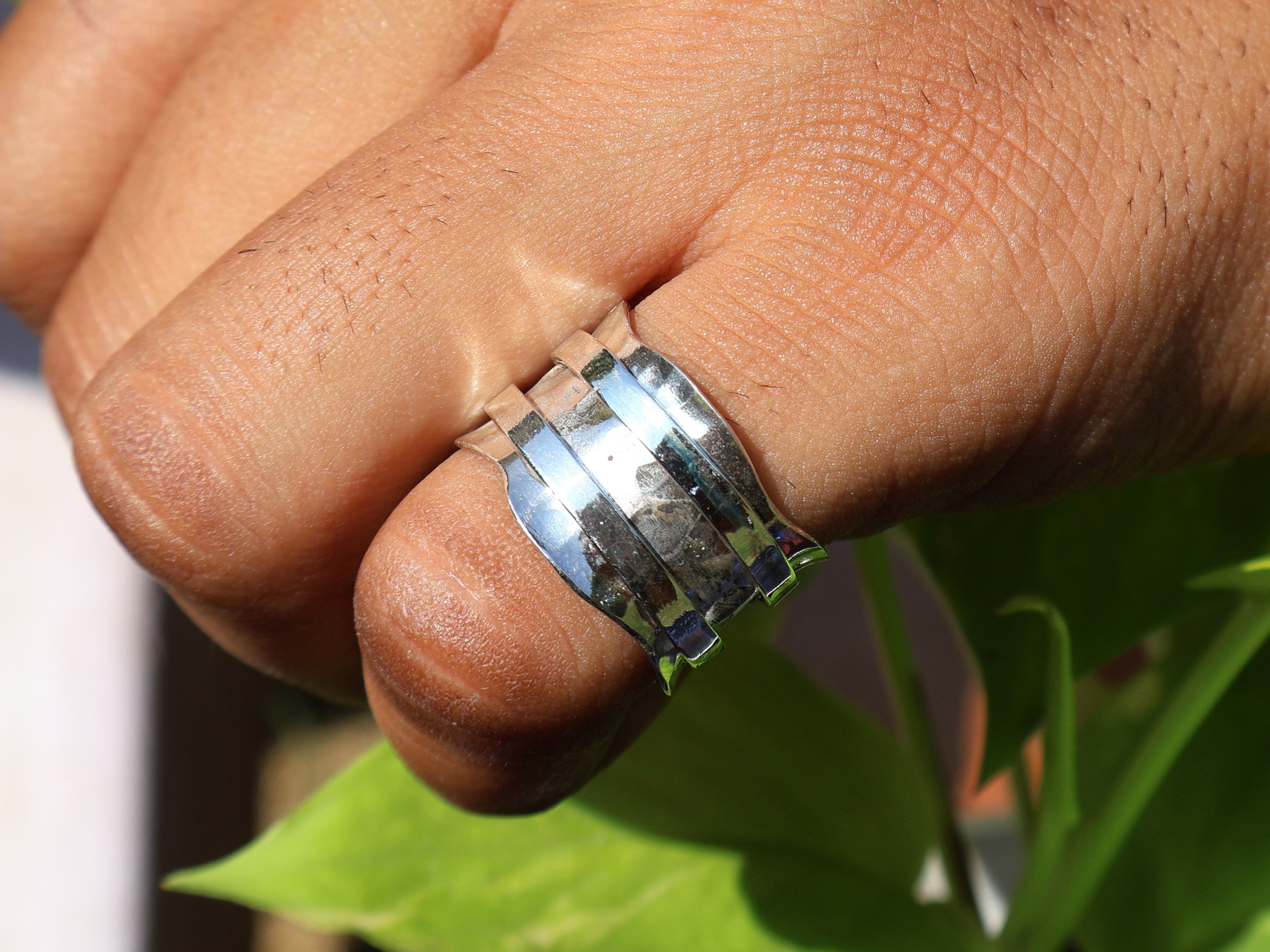 Gehämmerter Bandring aus 925er massivem Sterlingsilber, handgefertigter, einzigartiger Bandring, zarter Ring, Geschenk für Sie
