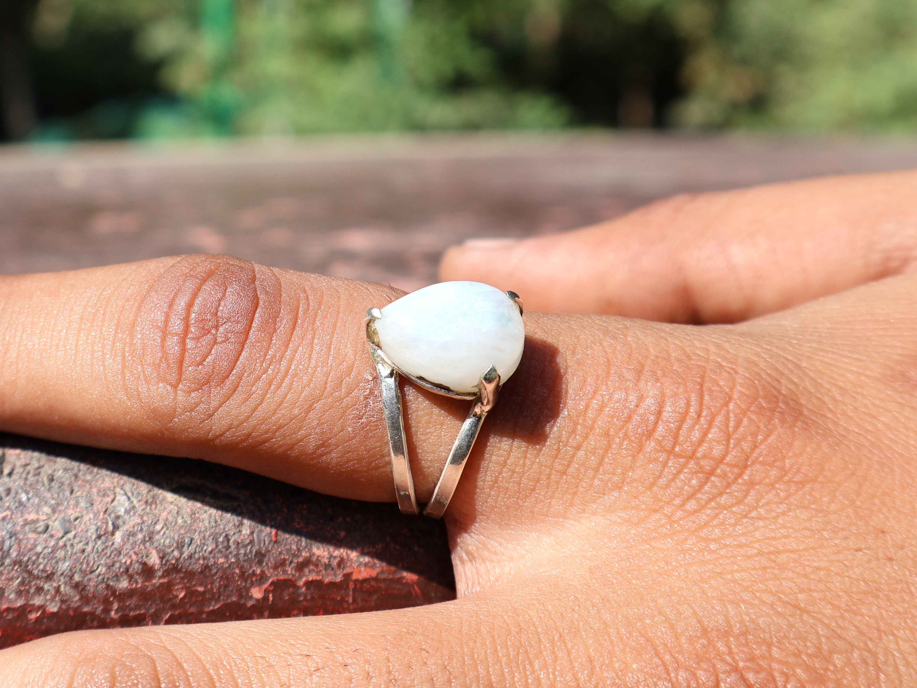 Birnenförmiger Regenbogen-Mondsteinring aus 925er Sterlingsilber, Geschenk für sie, handgefertigter Statement-Ring