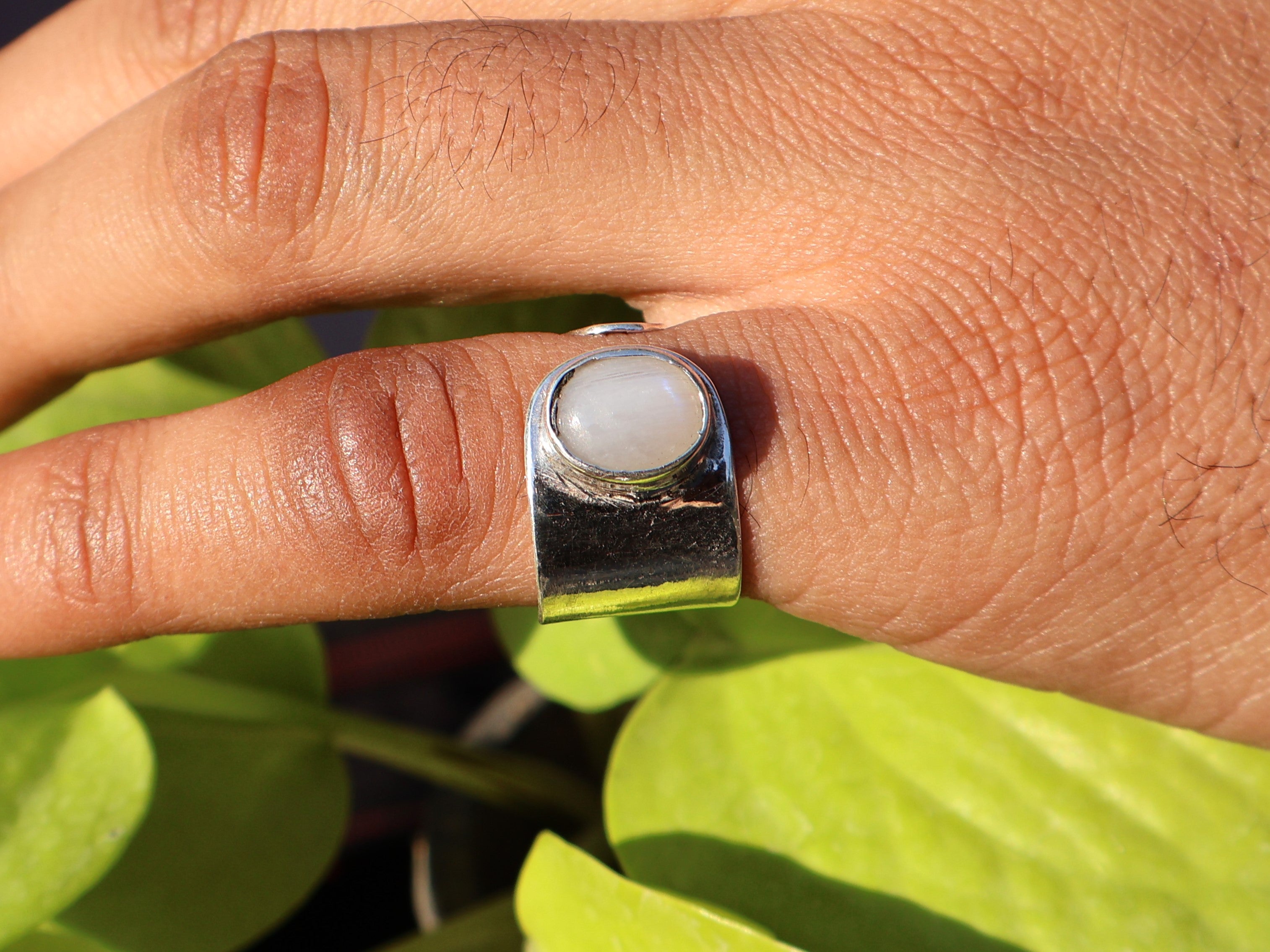 Regenbogenmondstein Silberring Ovaler Mondstein 925 Sterling Ring Damenring Handgemachter Silberring Verlobungsring Gehämmerter Ring
