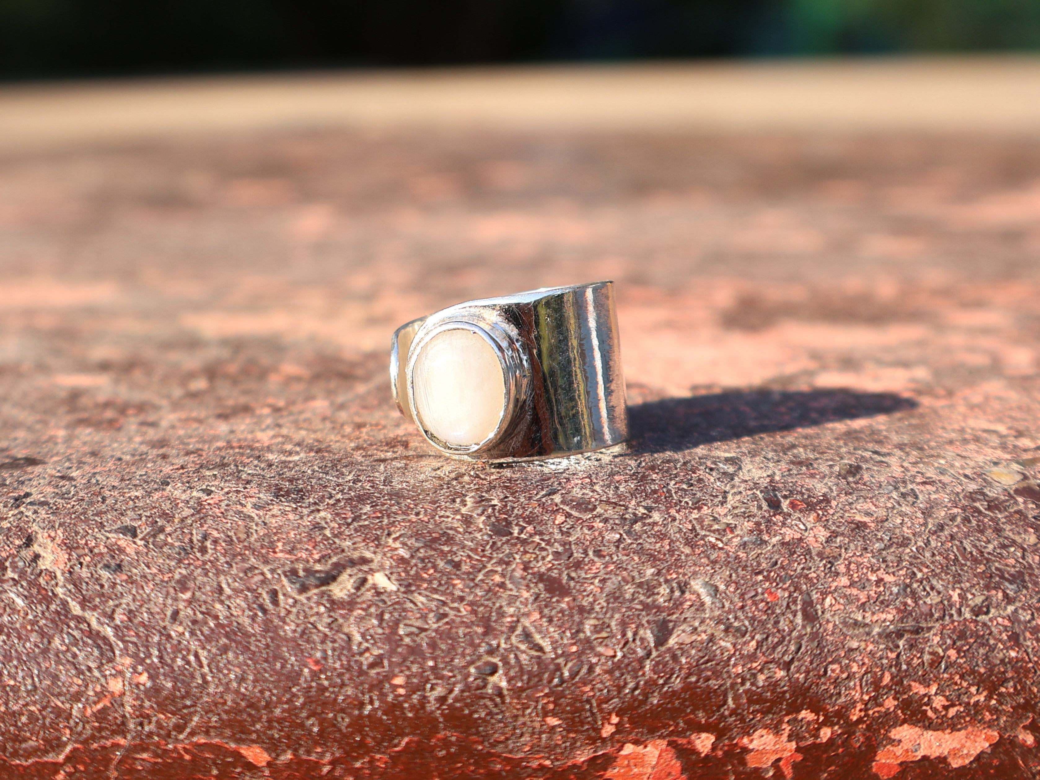 Regenbogenmondstein Silberring Ovaler Mondstein 925 Sterling Ring Damenring Handgemachter Silberring Verlobungsring Gehämmerter Ring