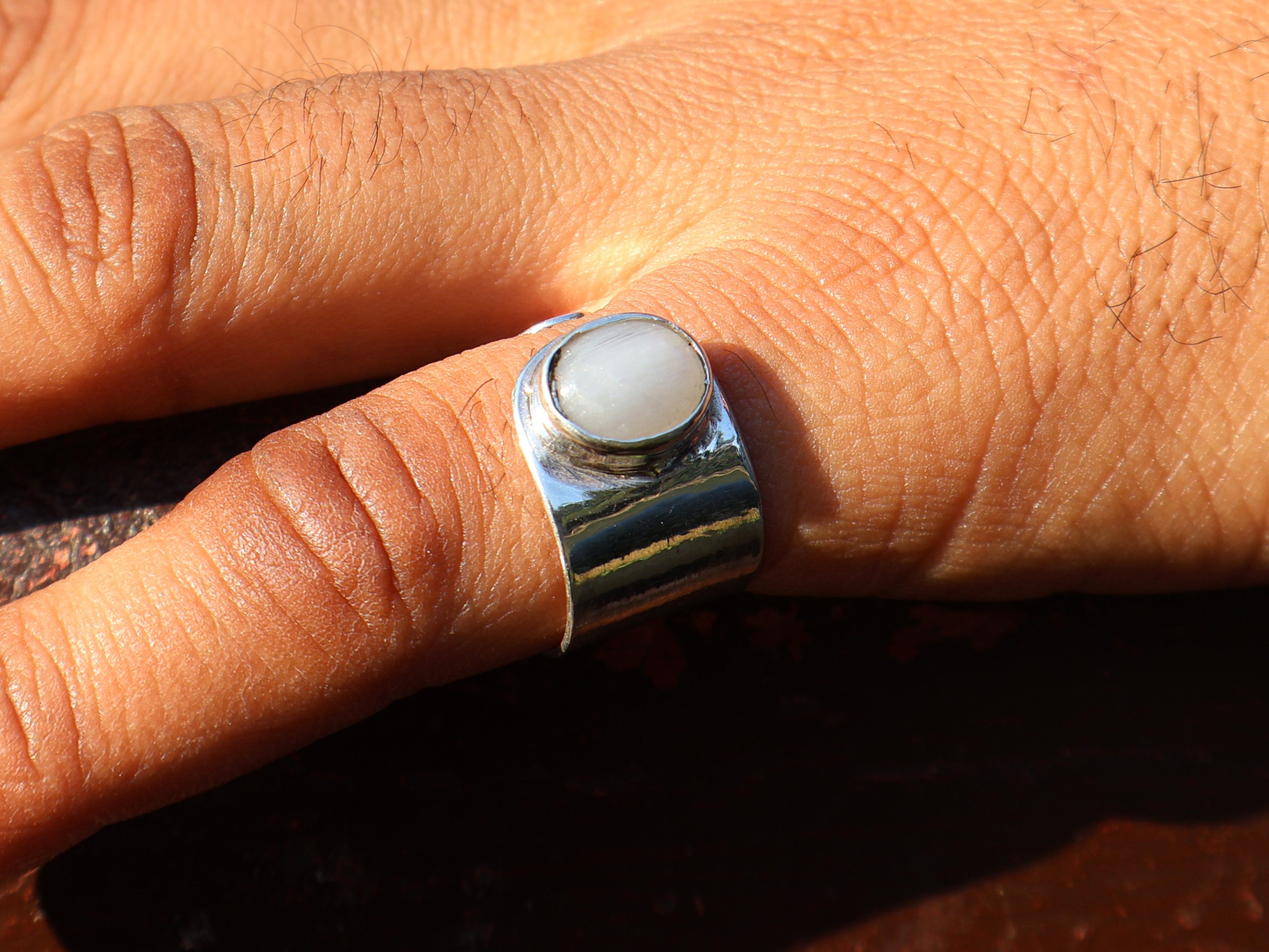 Regenbogenmondstein Silberring Ovaler Mondstein 925 Sterling Ring Damenring Handgemachter Silberring Verlobungsring Gehämmerter Ring