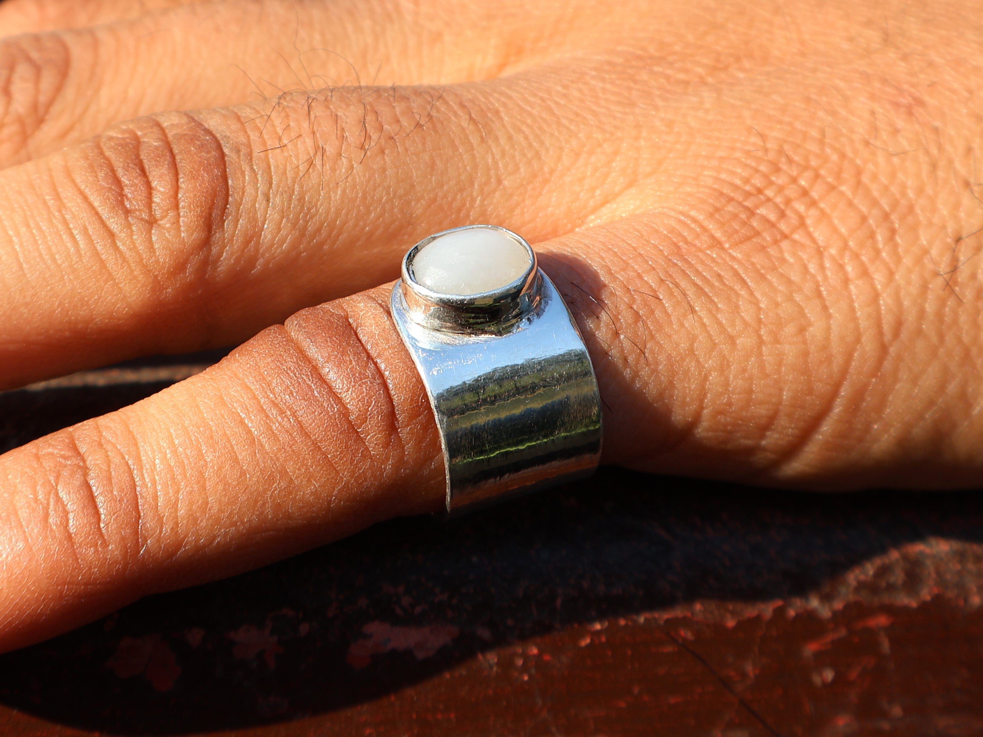 Regenbogenmondstein Silberring Ovaler Mondstein 925 Sterling Ring Damenring Handgemachter Silberring Verlobungsring Gehämmerter Ring
