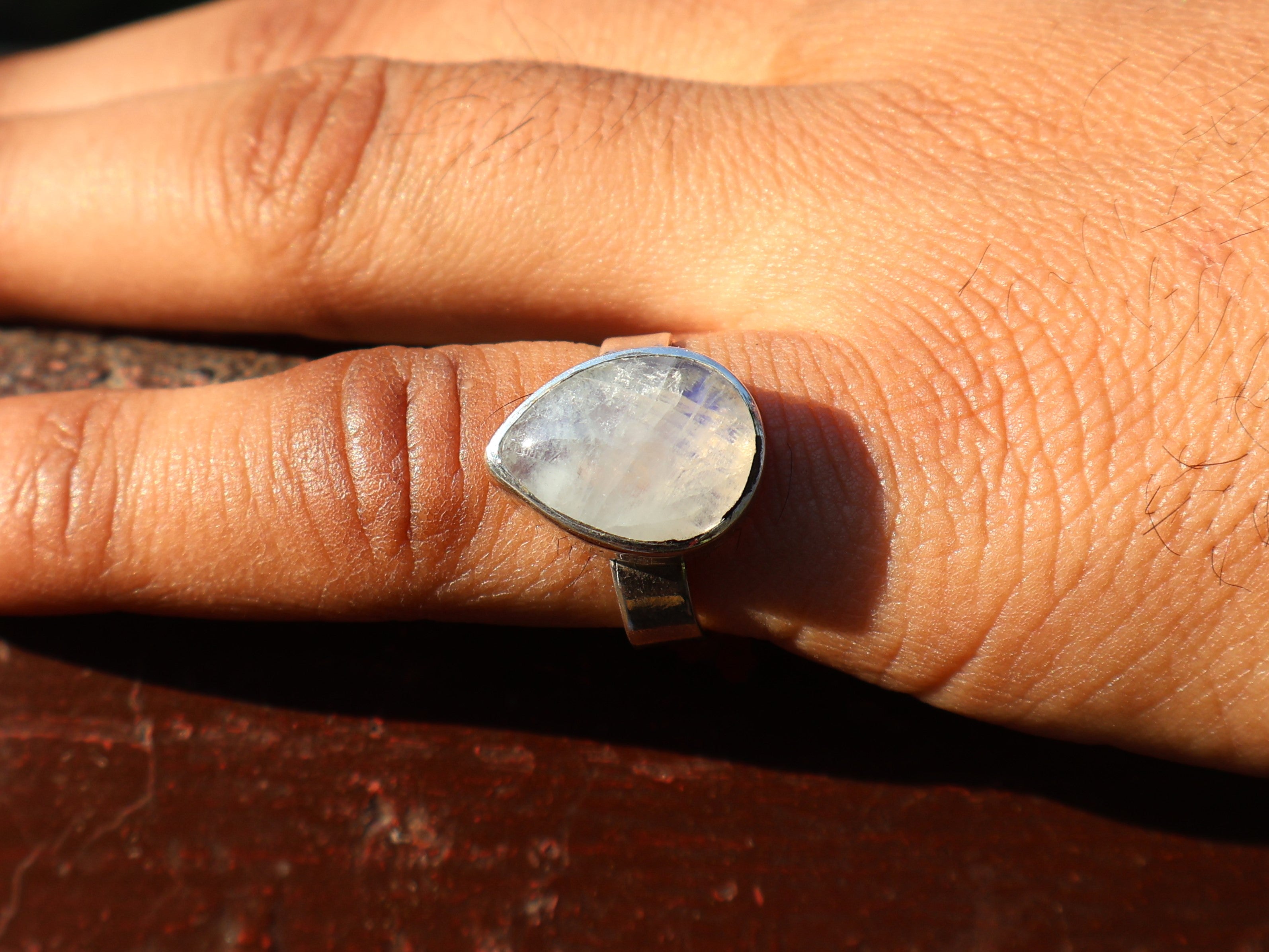 Regenbogen-Mondstein-Ring in Tropfenform, 925er Sterlingsilber, Damenring, handgefertigter Silberring, verstellbarer Ring, Geschenk für Sie