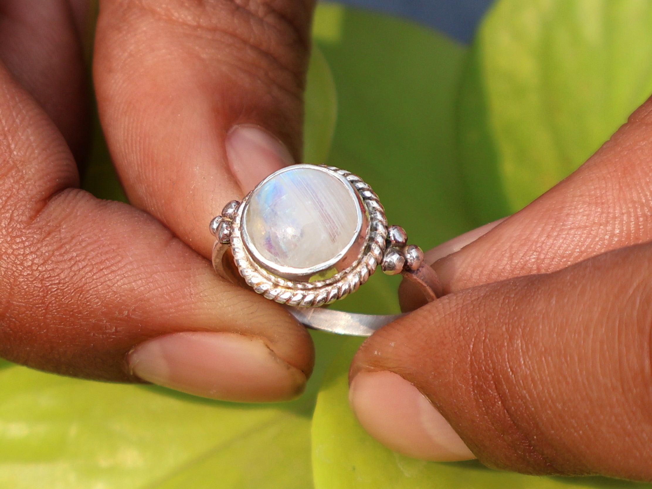 Runder Regenbogen-Mondstein-Ring 925 Sterling Silber Ring Damen Ring Handgefertigter Silberring Geschenk für Sie