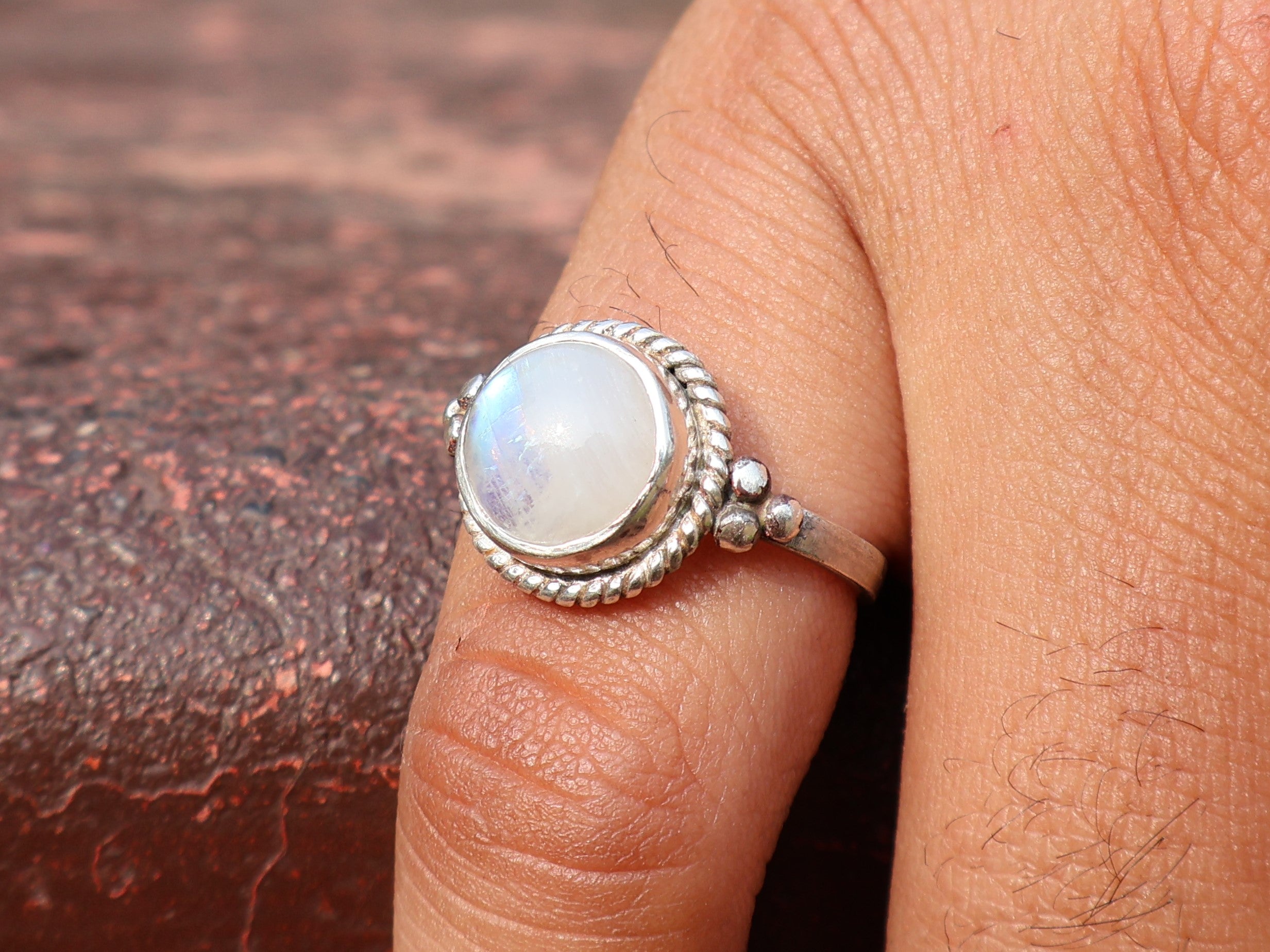 Runder Regenbogen-Mondstein-Ring 925 Sterling Silber Ring Damen Ring Handgefertigter Silberring Geschenk für Sie