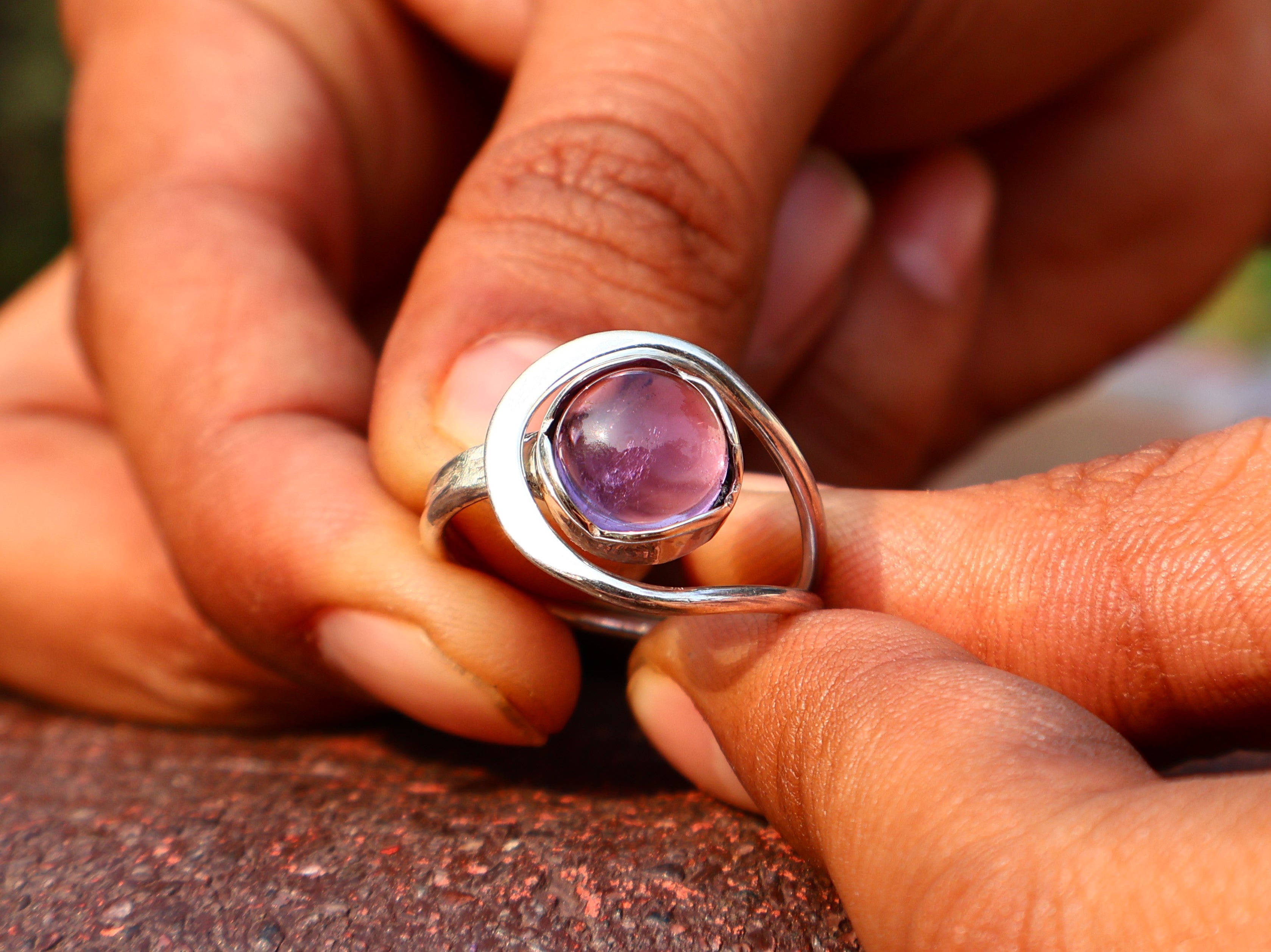 Wunderschöner Amethystring Geburtsstein Februar Runder Amethyst Designerring Geschenk für Sie Silber Amethystring Geschenk für Sie