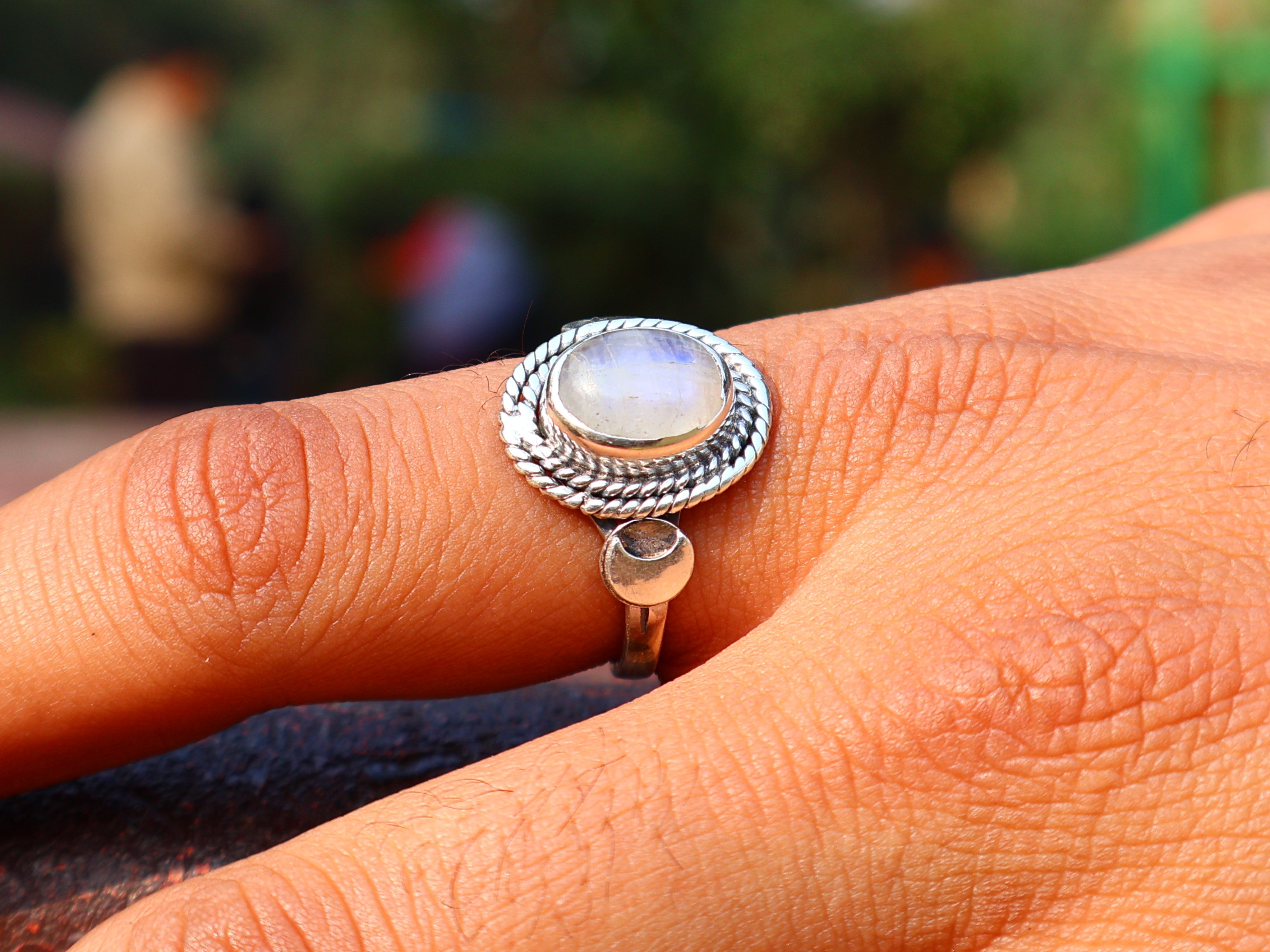 Regenbogen Mondstein Ring Handgefertigt 925 Sterling Silber Ovaler Mondstein Geschenk Für Sie Boho Zierlicher Ring