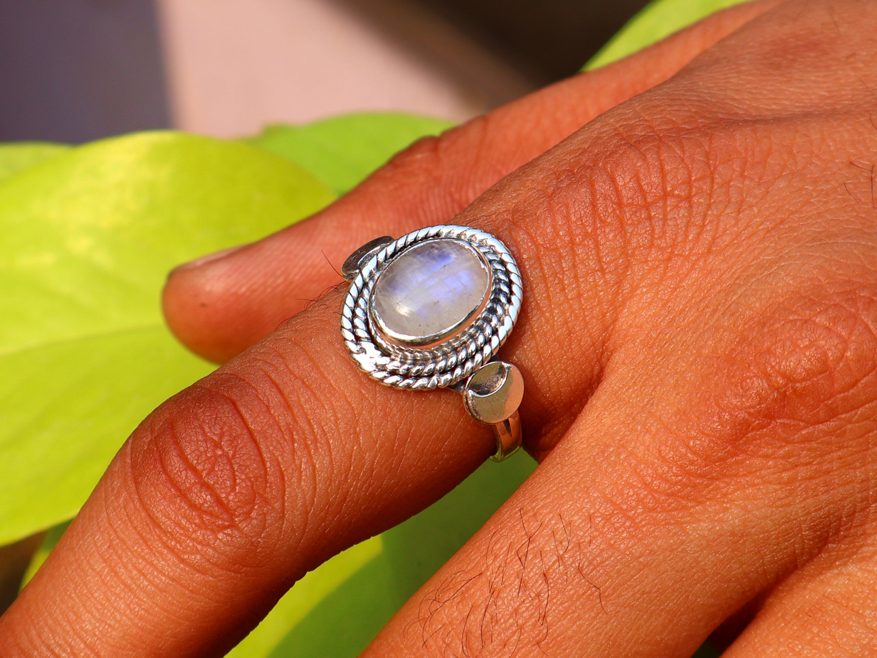 Regenbogen Mondstein Ring Handgefertigt 925 Sterling Silber Ovaler Mondstein Geschenk Für Sie Boho Zierlicher Ring
