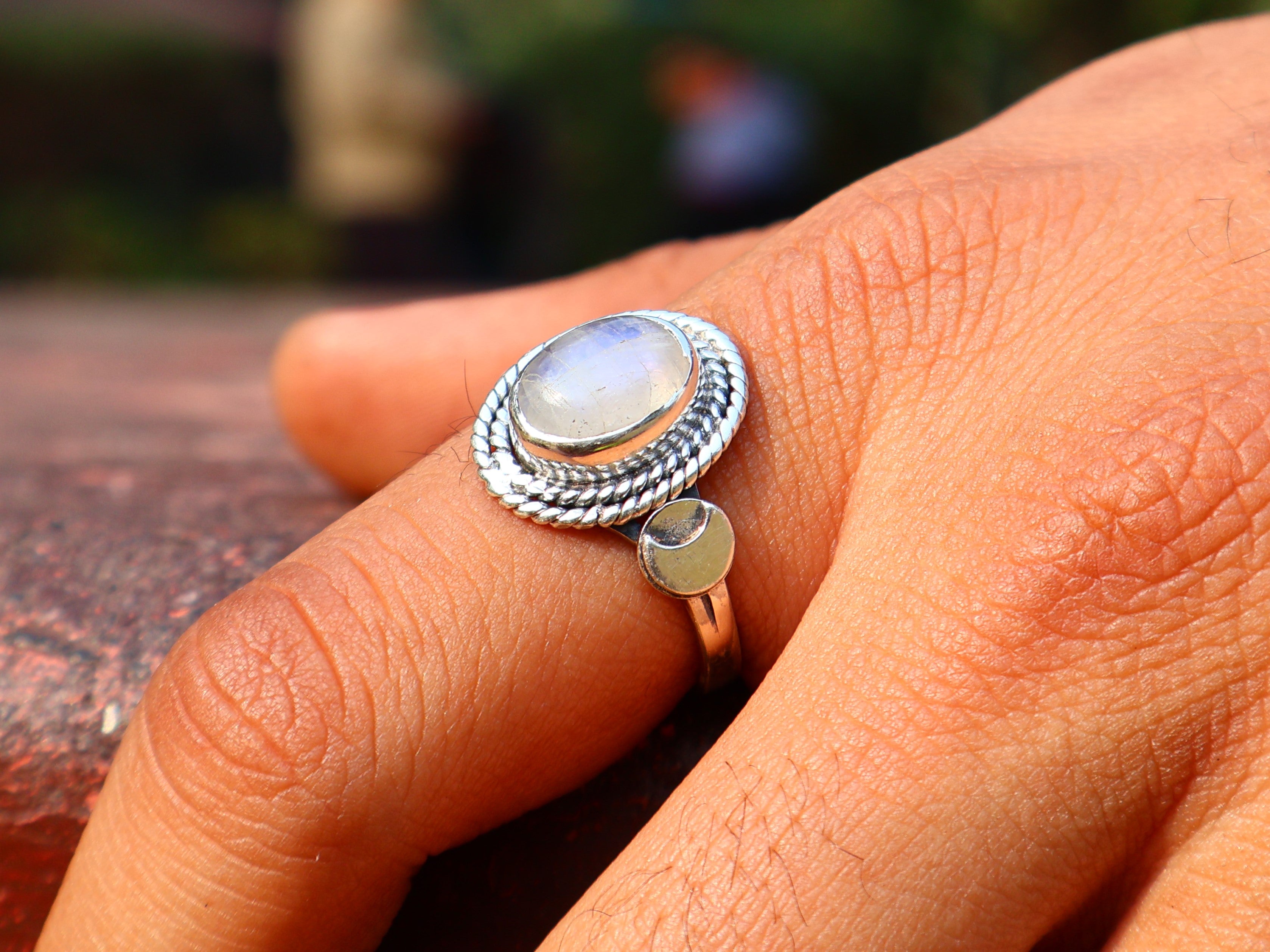 Regenbogen Mondstein Ring Handgefertigt 925 Sterling Silber Ovaler Mondstein Geschenk Für Sie Boho Zierlicher Ring