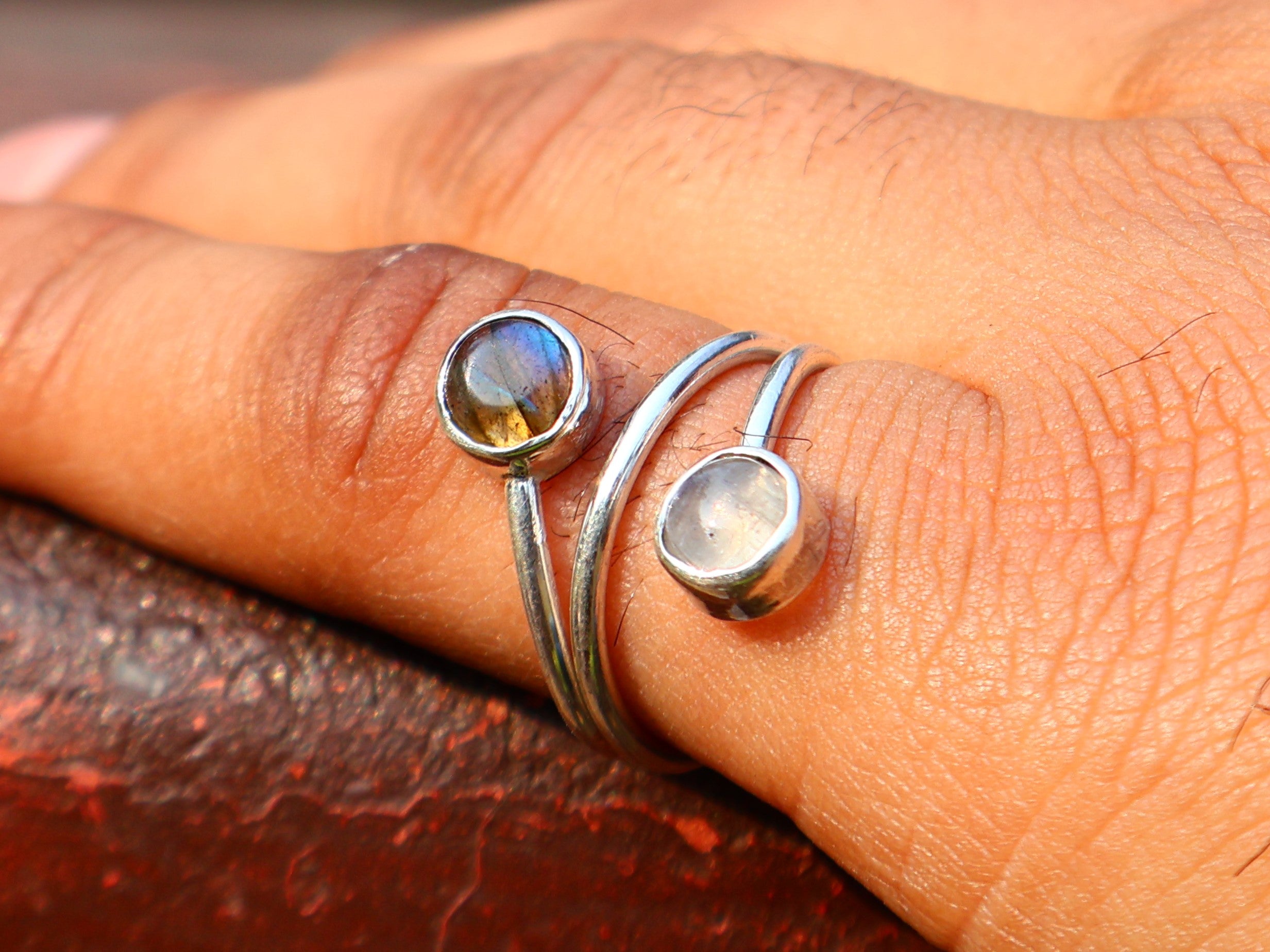 Mondstein- und Labradoritring 925 Silberring Verstellbarer handgefertigter Statement-Ring Zweistein-Ring Geschenk für sie