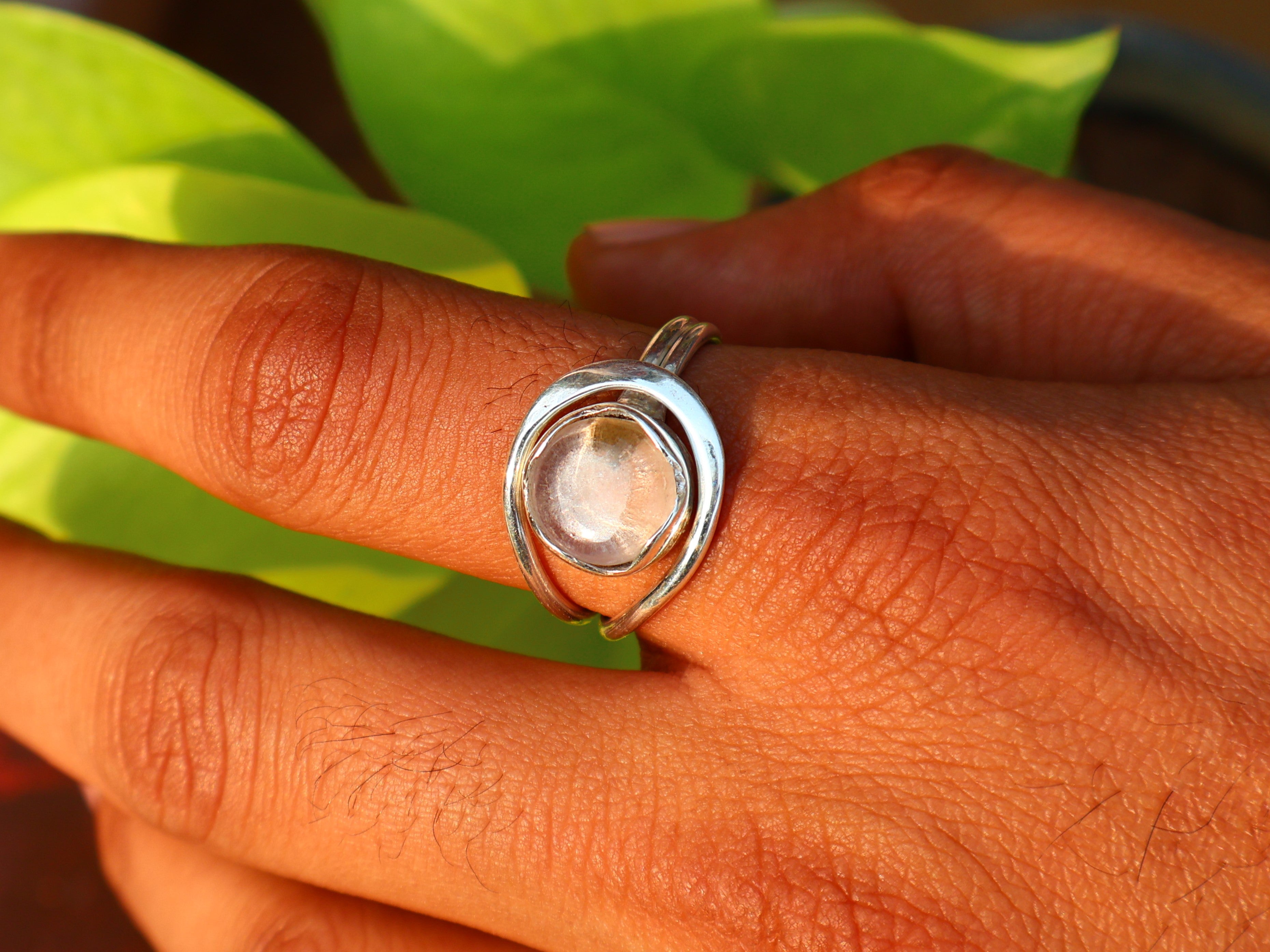 Kristallquarz Ring Minimalistischer Ring 925 Silber Ring Handgemachter zarter Ring Geschenk für Sie Damenring Runder Stein Statement Ring