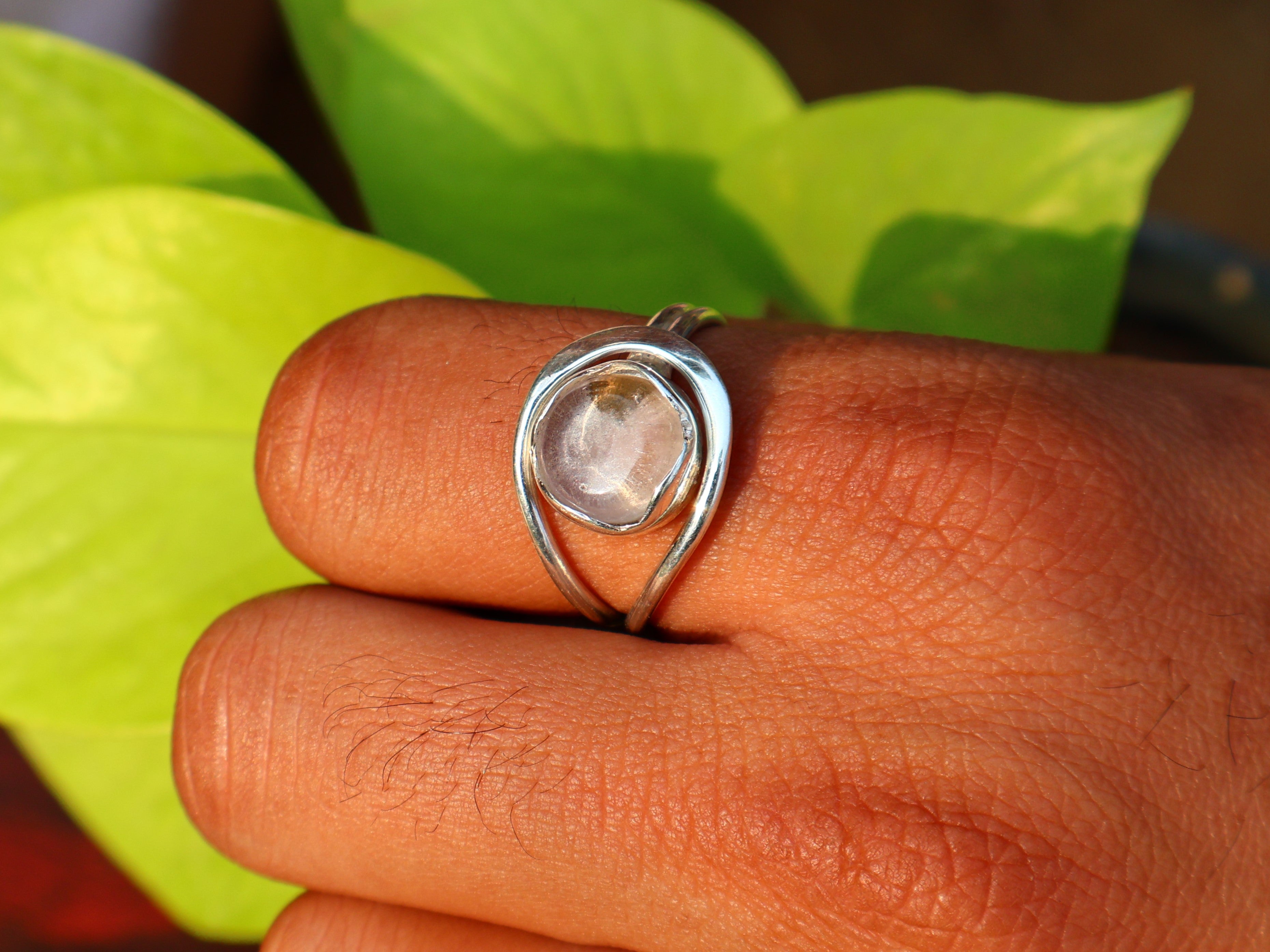 Kristallquarz Ring Minimalistischer Ring 925 Silber Ring Handgemachter zarter Ring Geschenk für Sie Damenring Runder Stein Statement Ring
