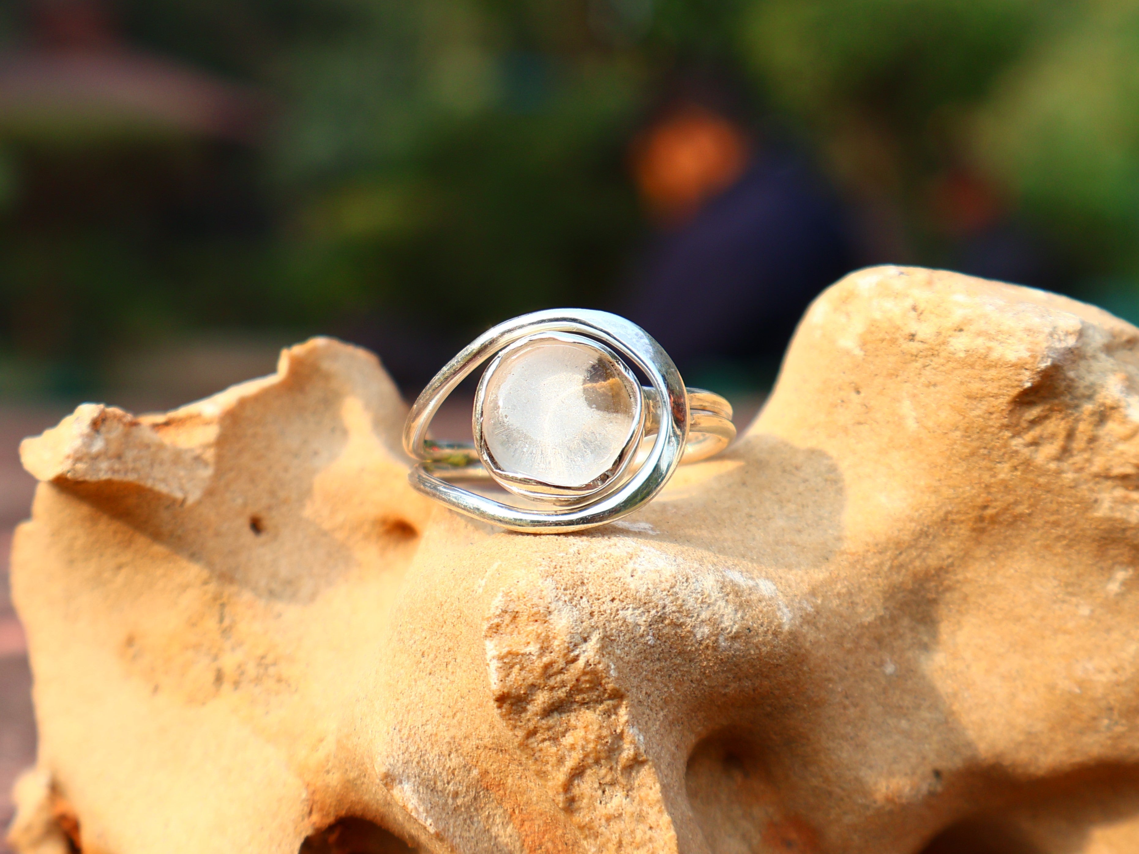 Kristallquarz Ring Minimalistischer Ring 925 Silber Ring Handgemachter zarter Ring Geschenk für Sie Damenring Runder Stein Statement Ring