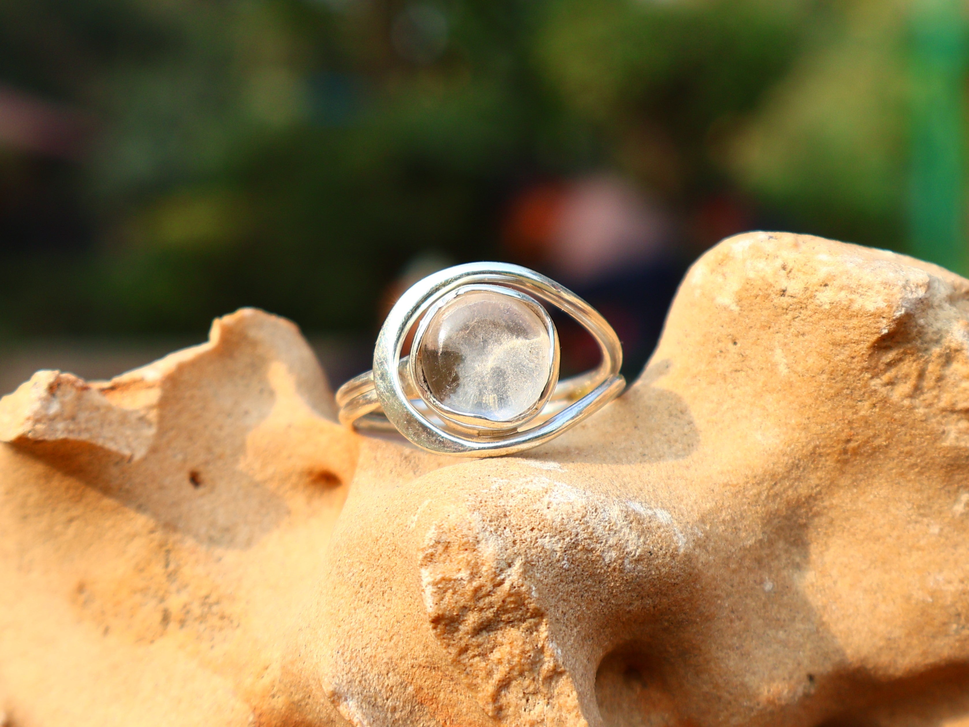 Kristallquarz Ring Minimalistischer Ring 925 Silber Ring Handgemachter zarter Ring Geschenk für Sie Damenring Runder Stein Statement Ring