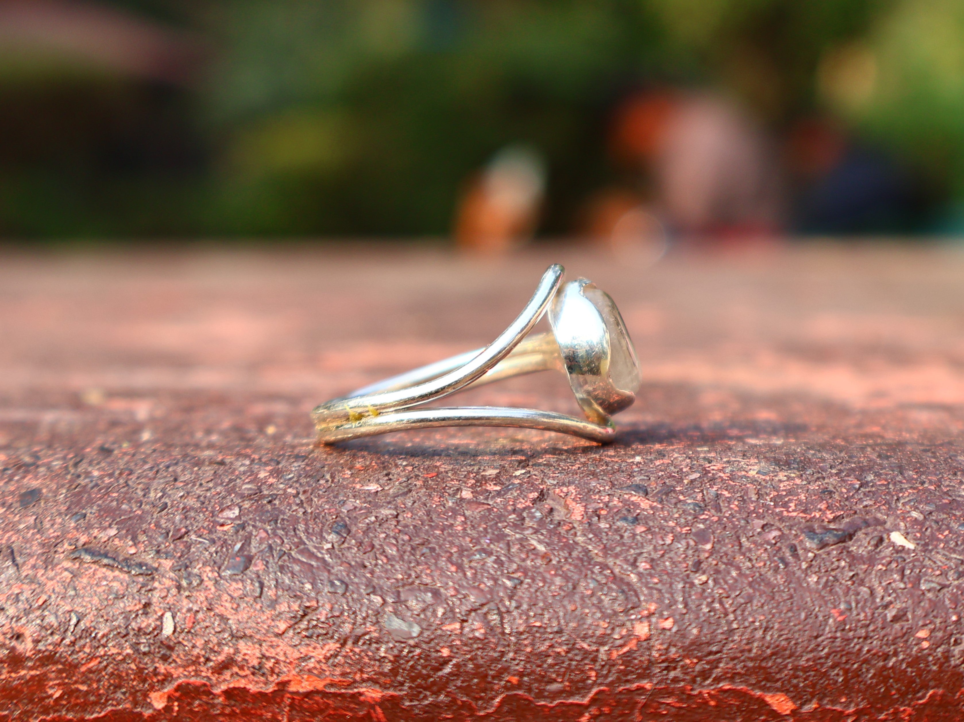 Kristallquarz Ring Minimalistischer Ring 925 Silber Ring Handgemachter zarter Ring Geschenk für Sie Damenring Runder Stein Statement Ring