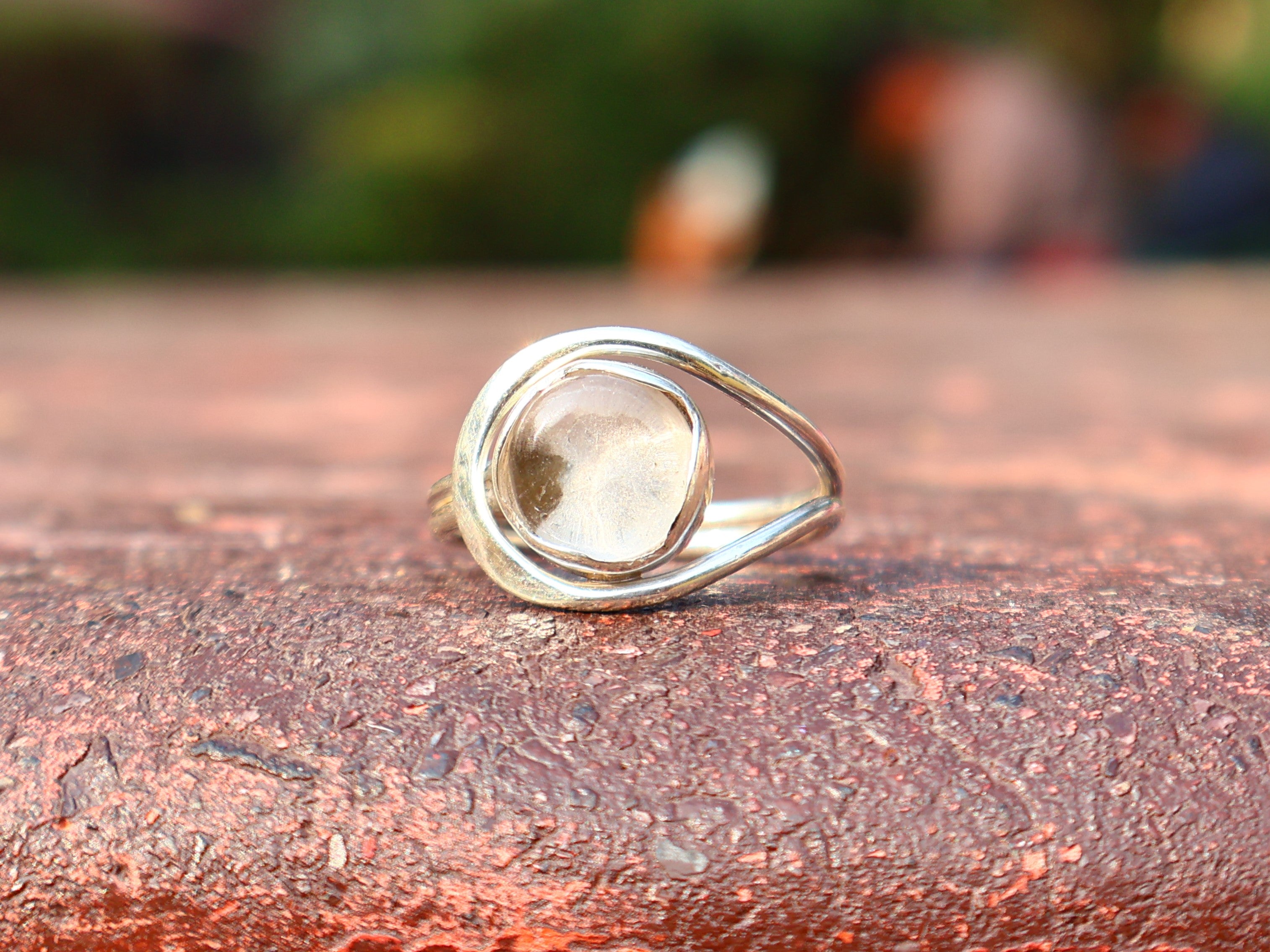 Kristallquarz Ring Minimalistischer Ring 925 Silber Ring Handgemachter zarter Ring Geschenk für Sie Damenring Runder Stein Statement Ring
