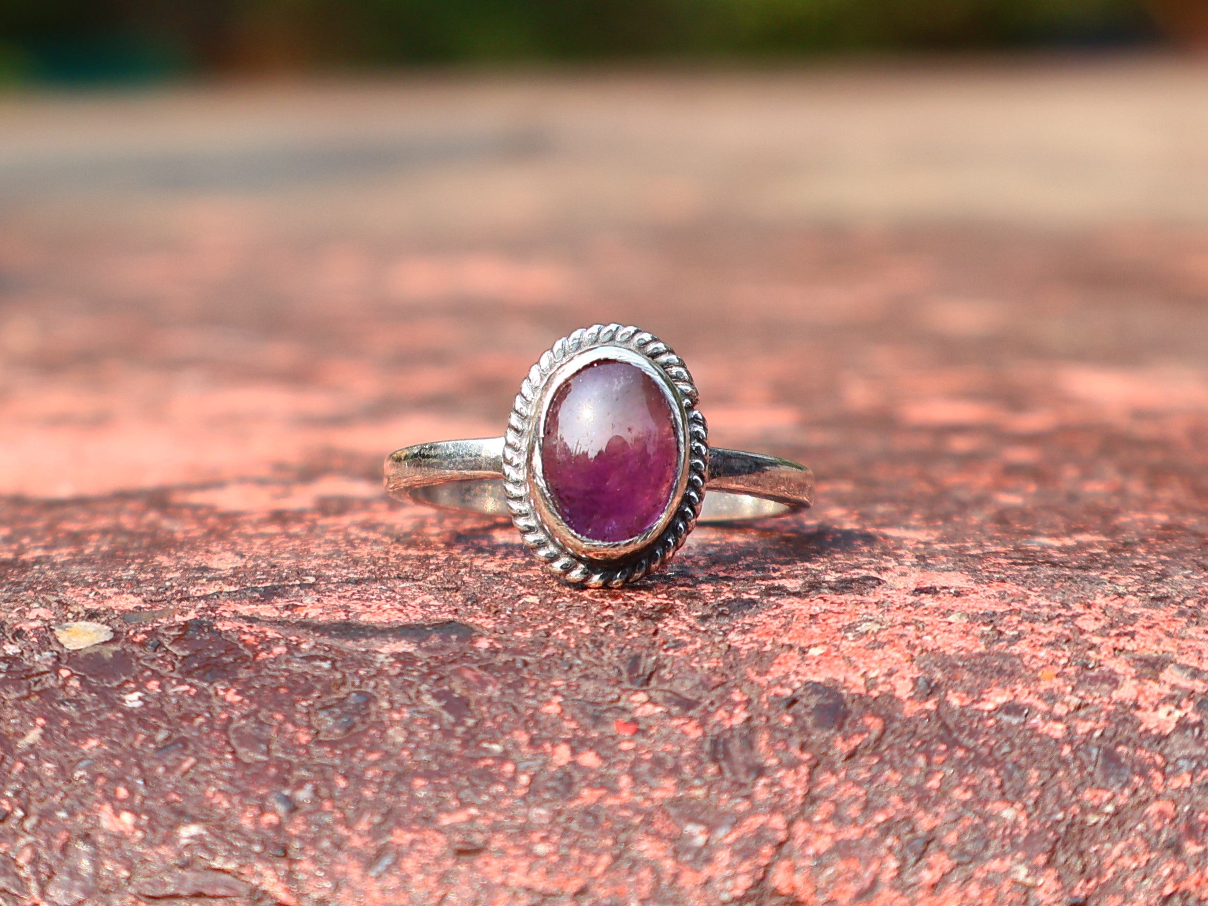 Ovaler Amethystring 925 Silberring Zierlicher Februar Geburtsstein Stapelring Handgefertigter Boho Ring